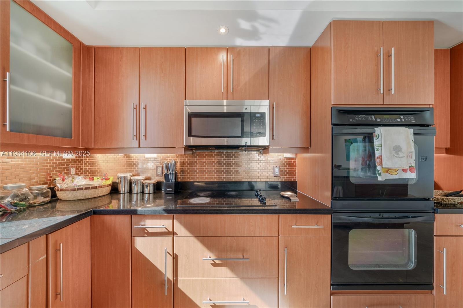 765 Crandon Blvd # 12 Unit: PH-12