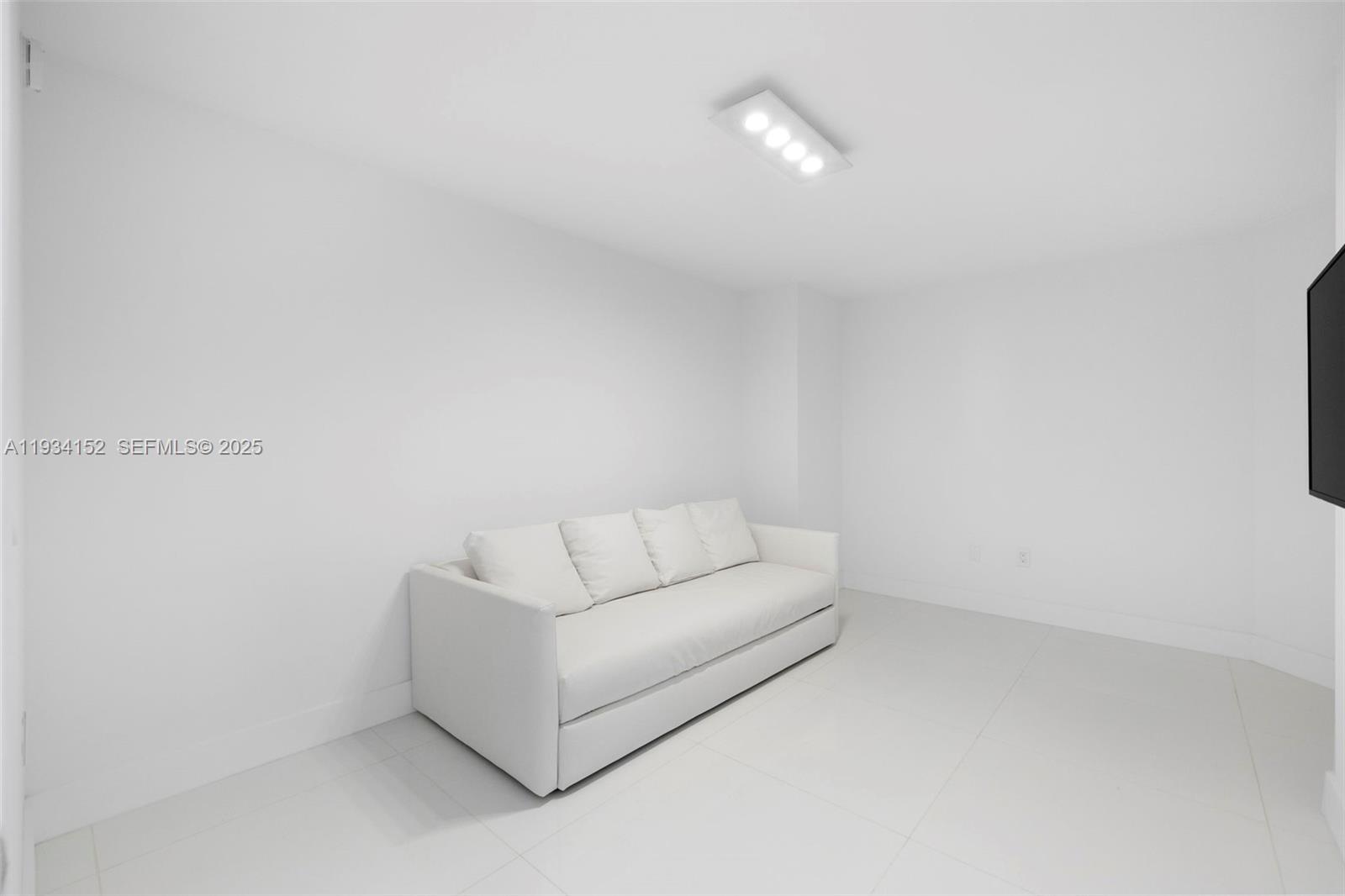 17111 Biscayne Blvd # 1110