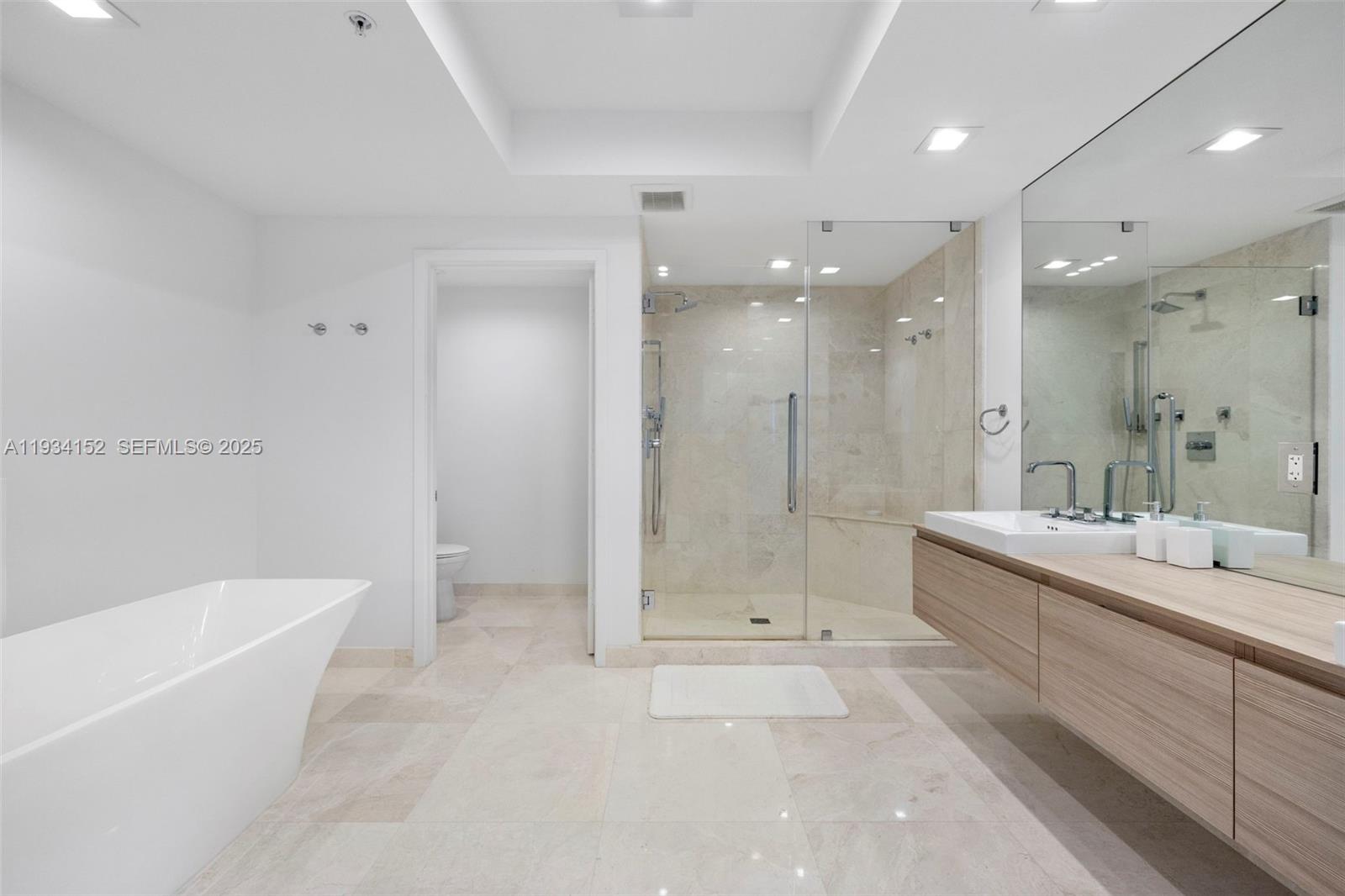 17111 Biscayne Blvd # 1110