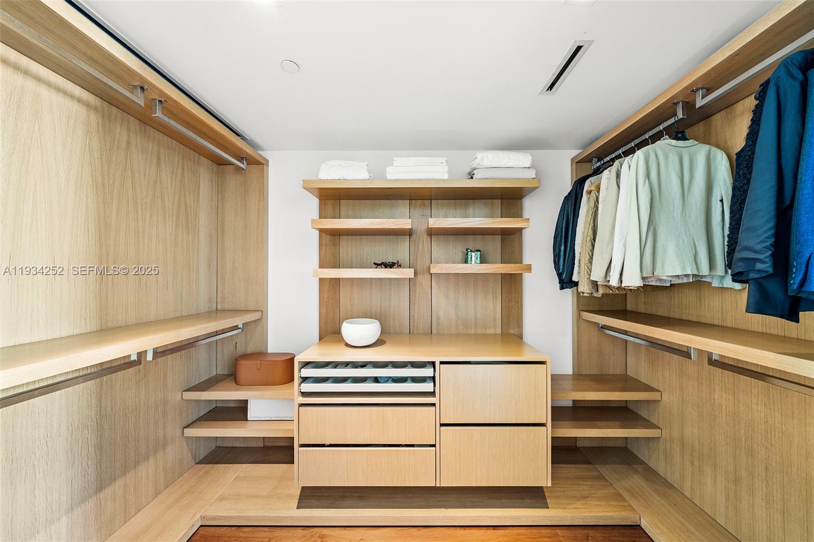 1643 Brickell Ave # 2304