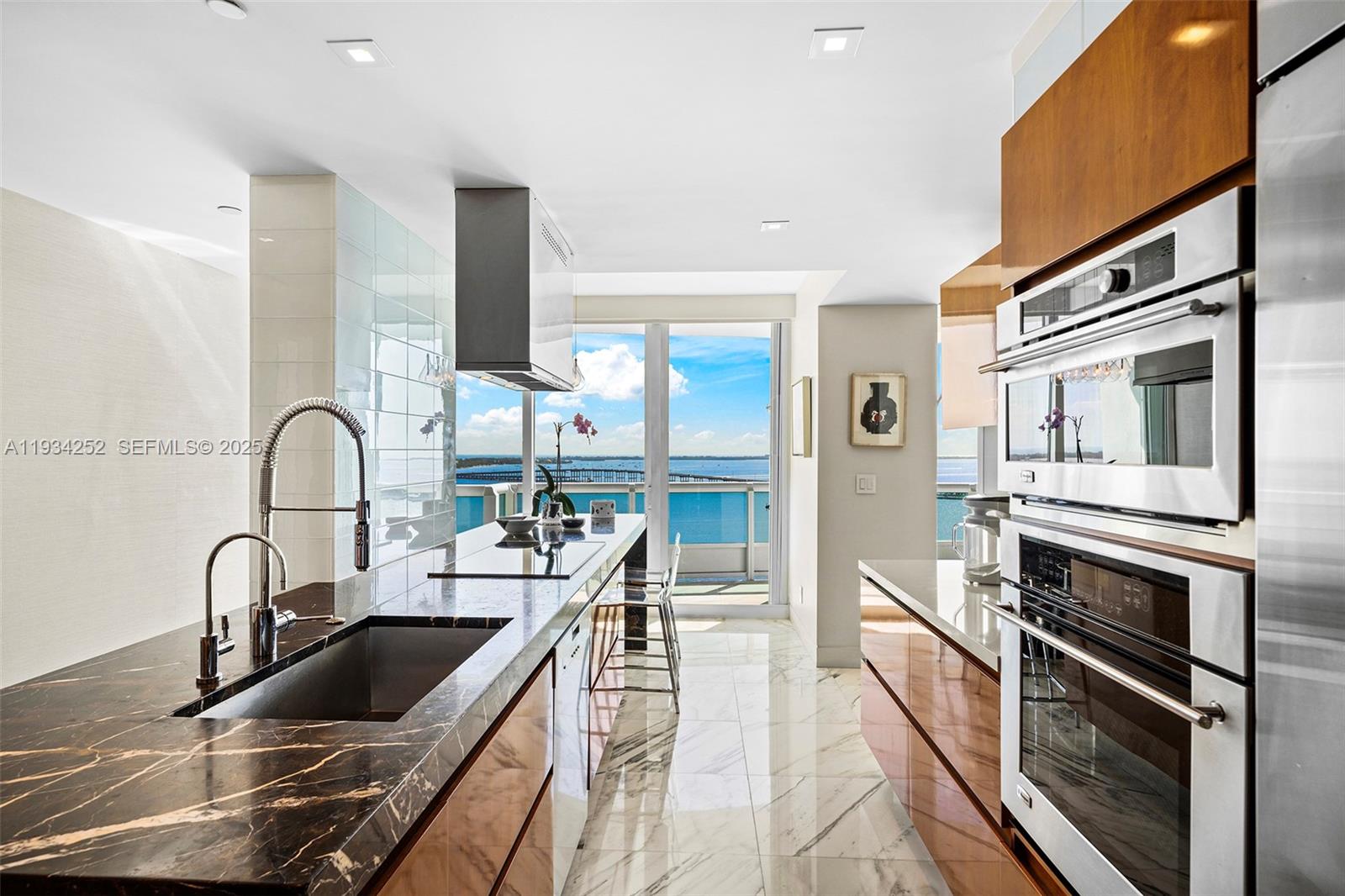 1643 Brickell Ave # 2304