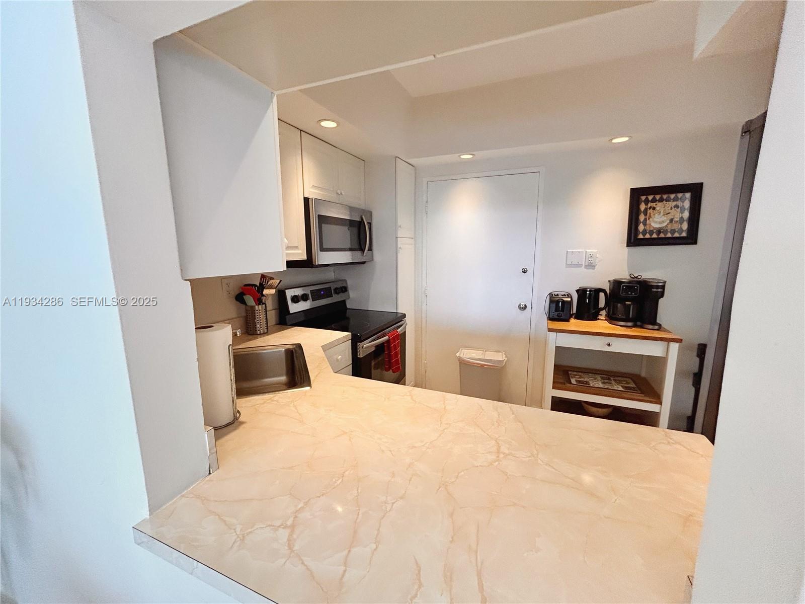 5601 Collins Ave # 1019