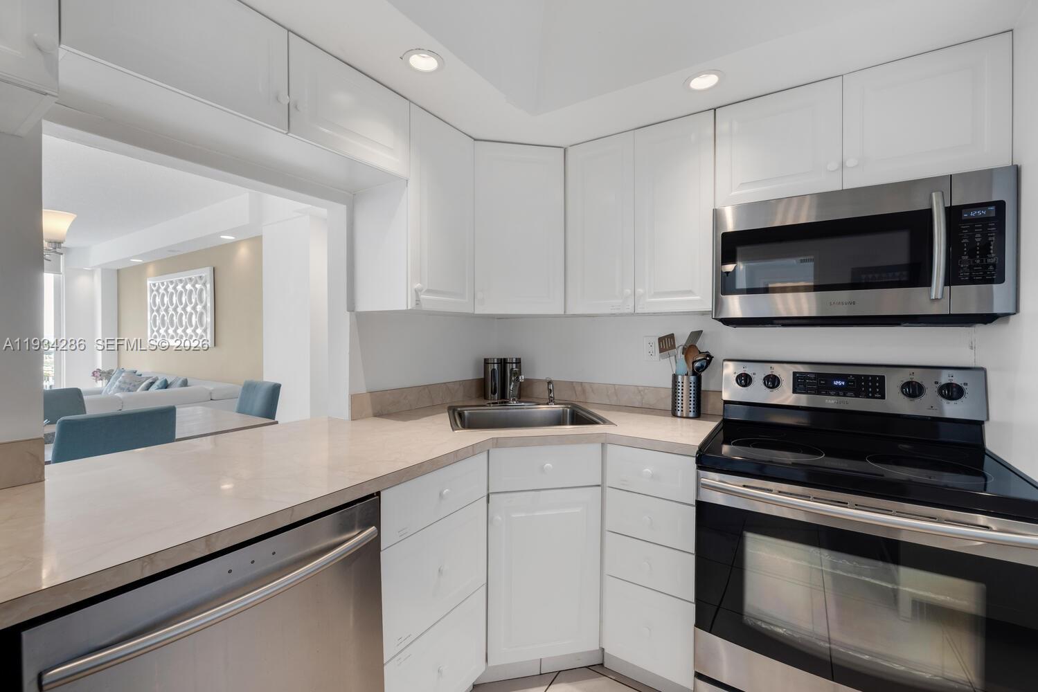 5601 Collins Ave # 1019