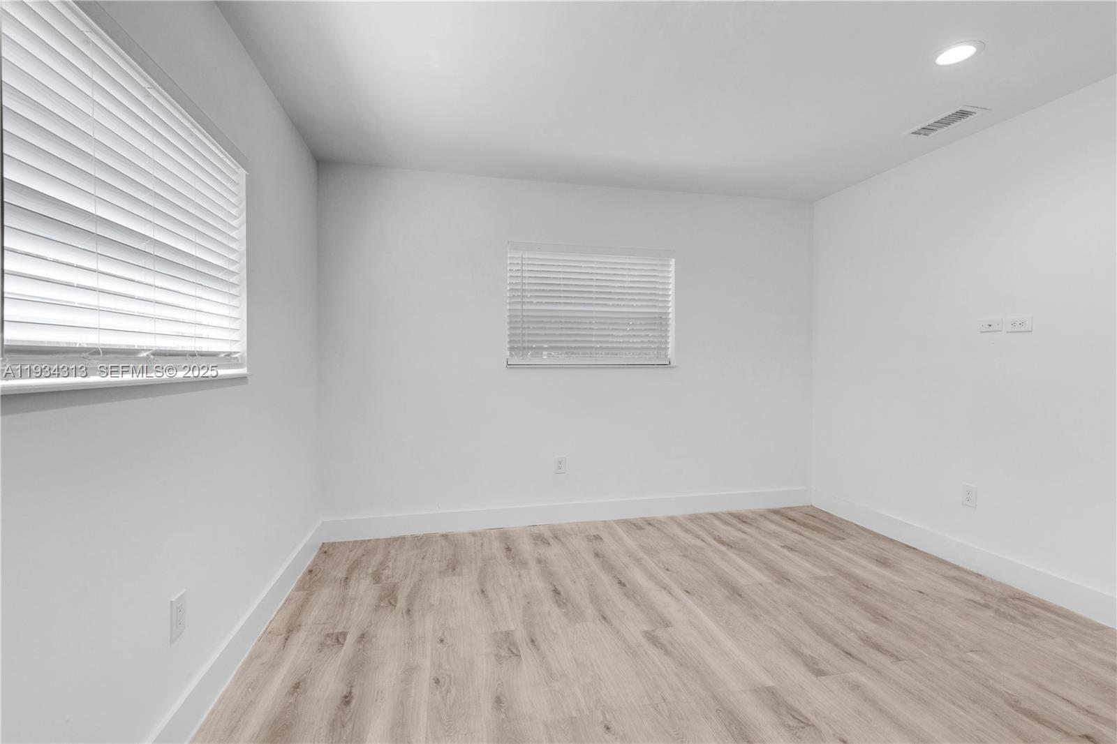 2512 NE 182nd Ter # 1