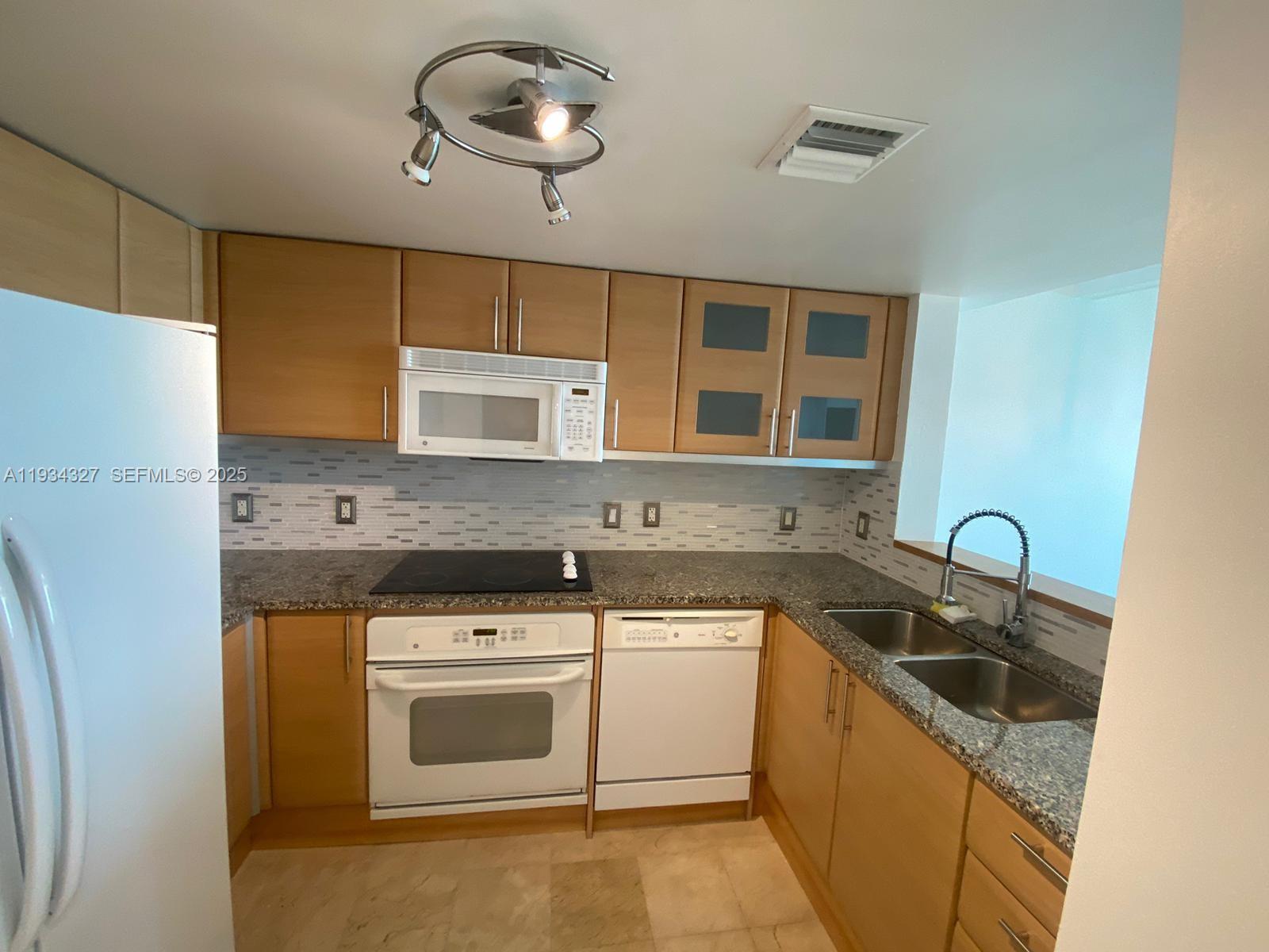 2101 Brickell Ave # 2705