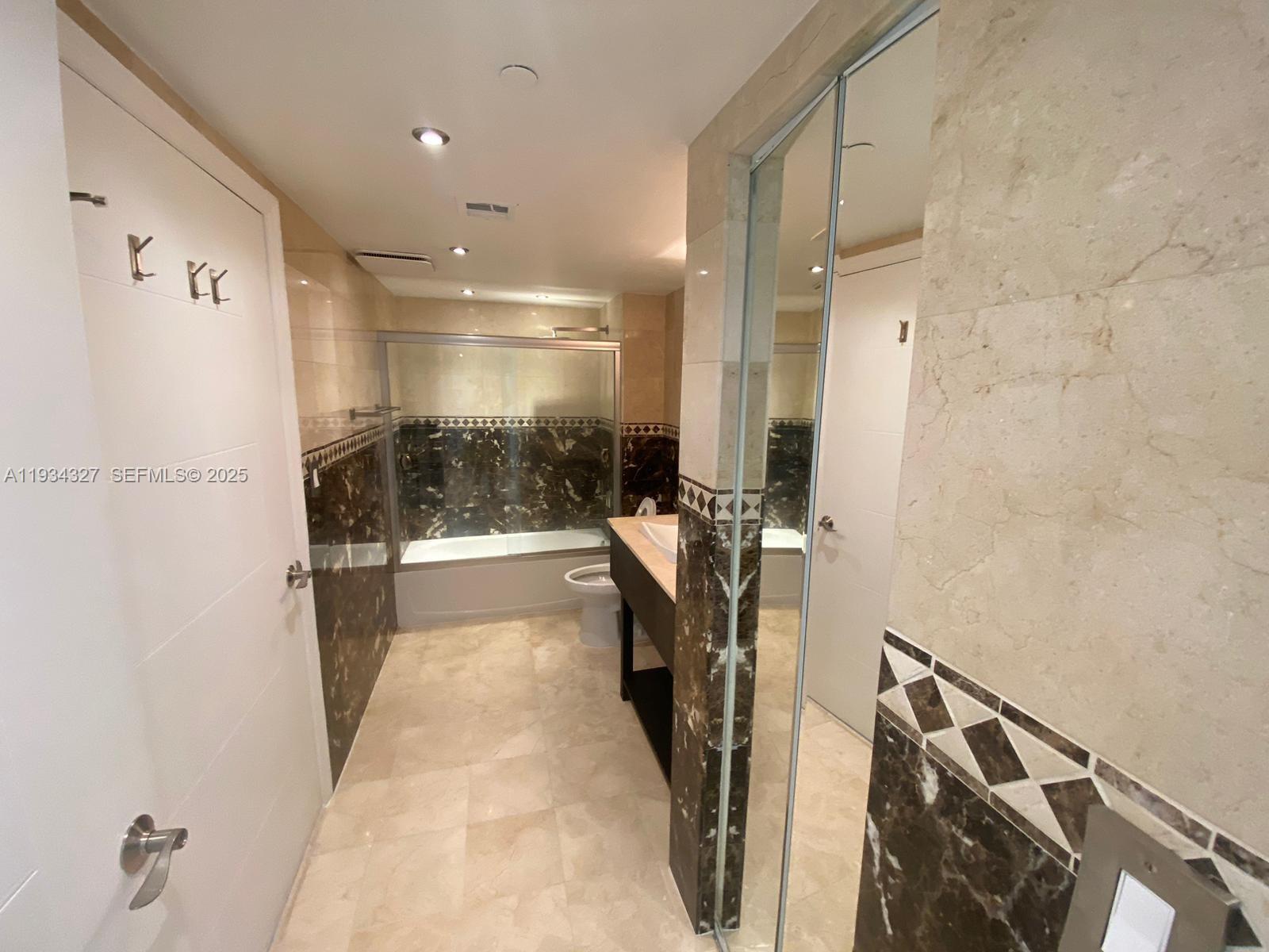 2101 Brickell Ave # 2705