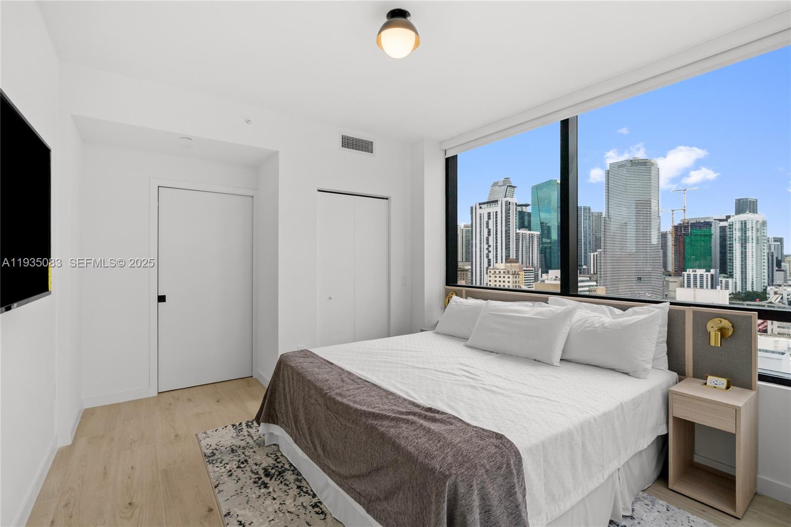 225 N Miami Ave Unit: 2012