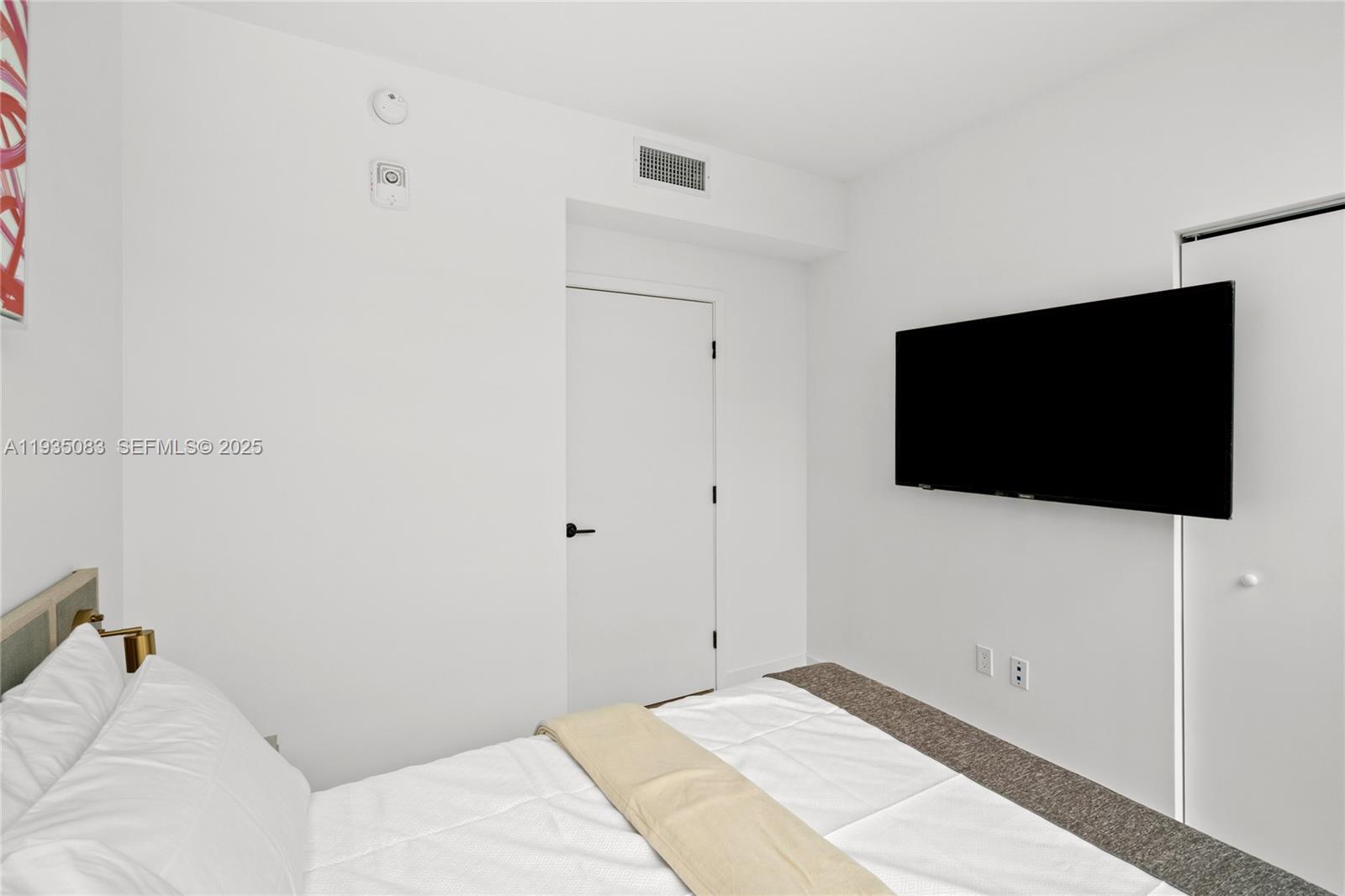 225 N Miami Ave Unit: 2012