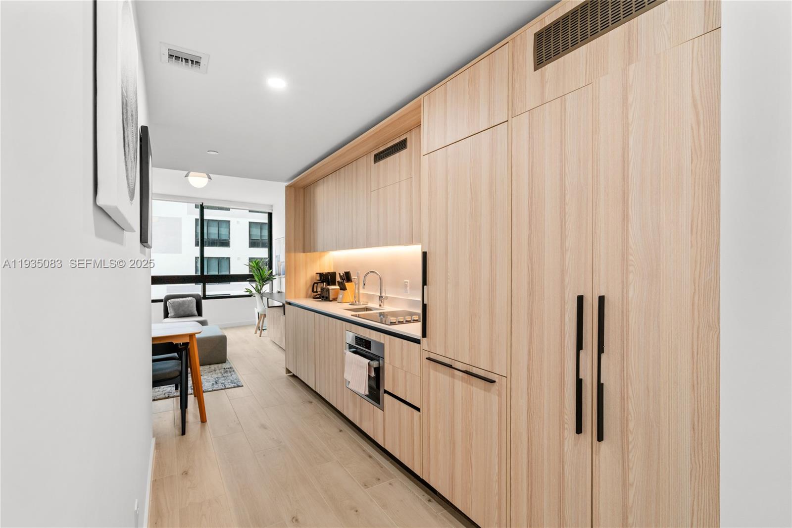 225 N Miami Ave Unit: 2012