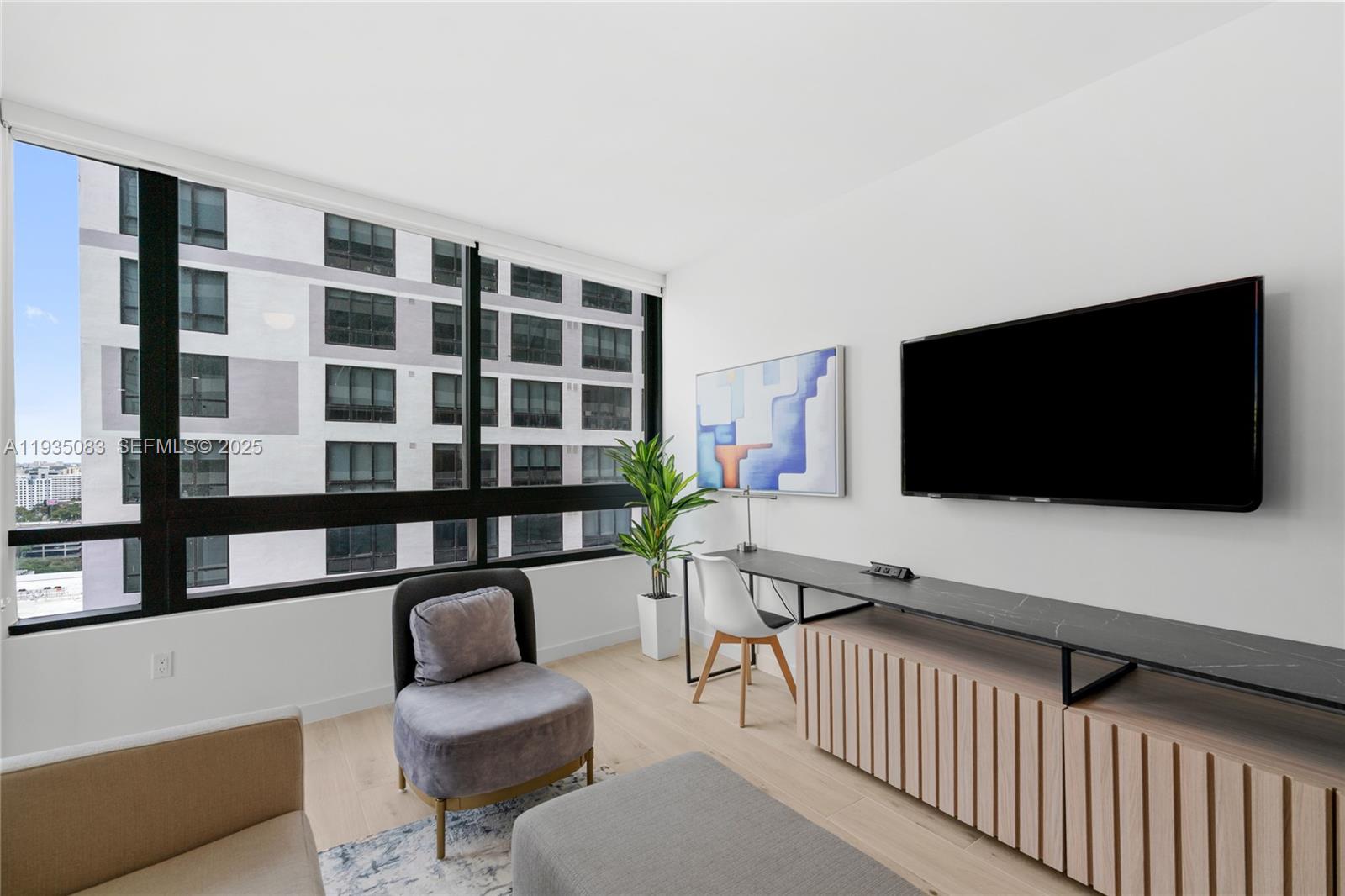 225 N Miami Ave Unit: 2012