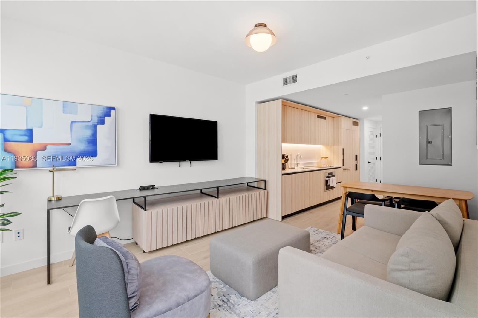 225 N Miami Ave Unit: 2012