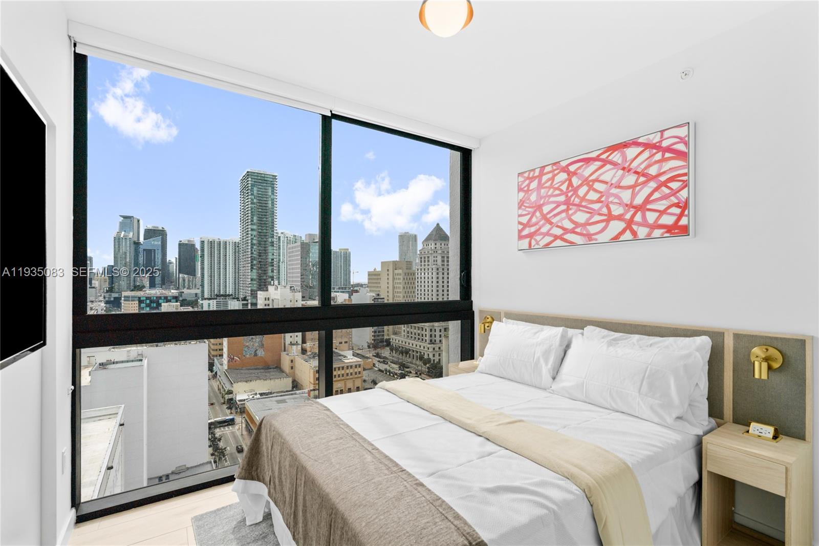 225 N Miami Ave Unit: 2012