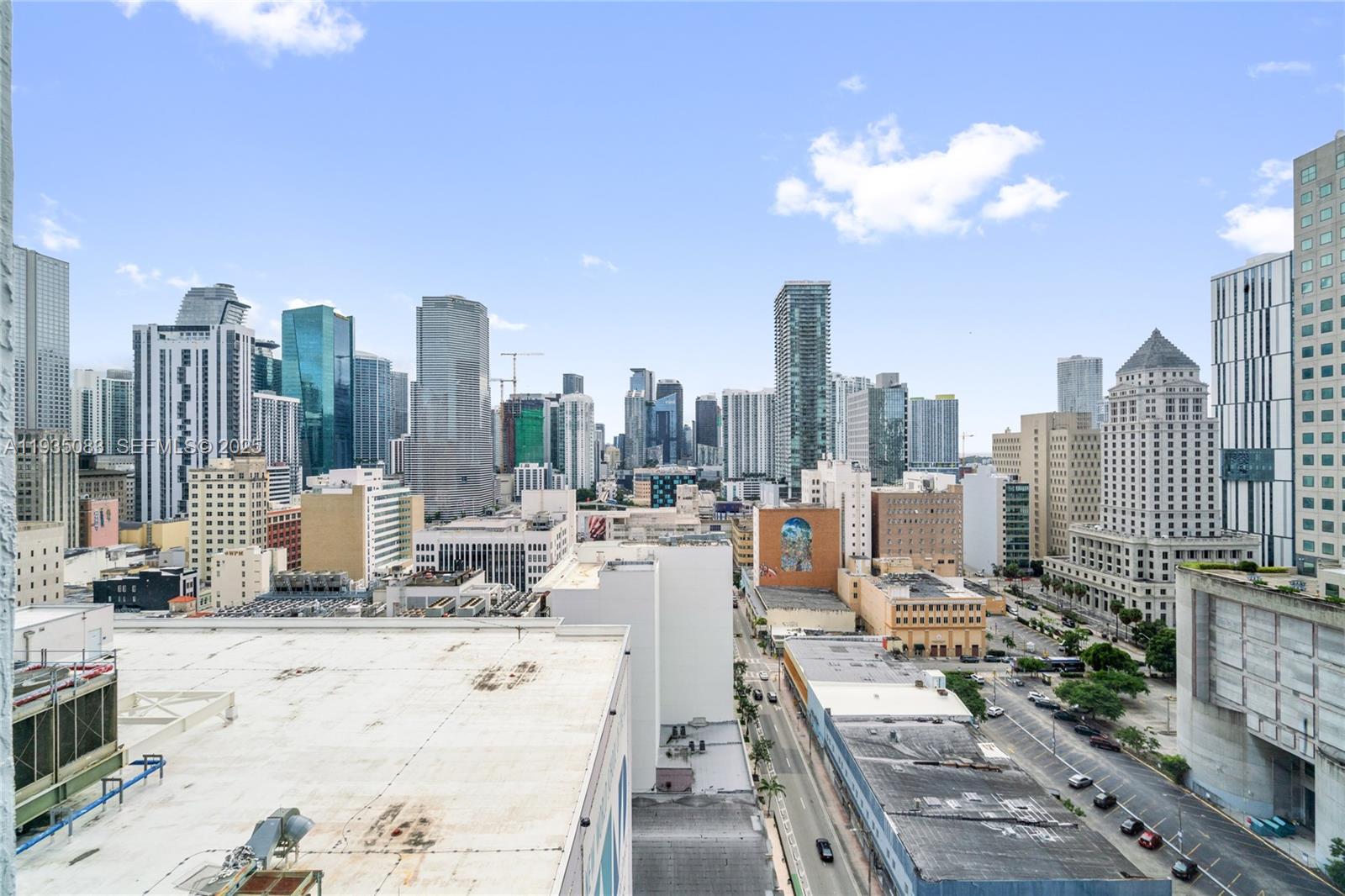 225 N Miami Ave Unit: 2012