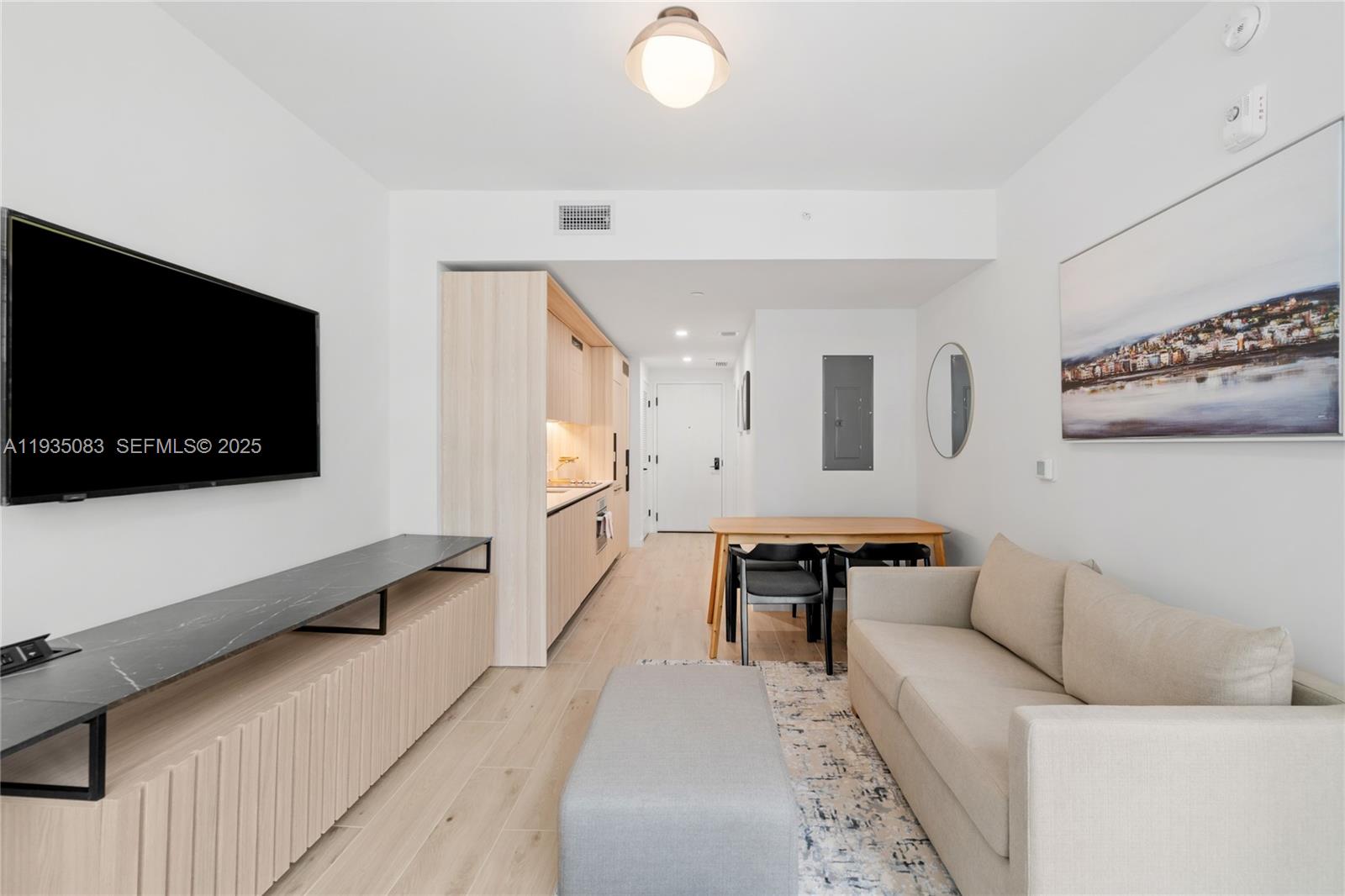 225 N Miami Ave Unit: 2012