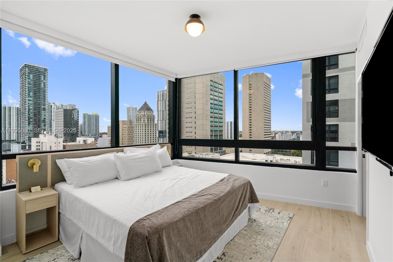 225 N Miami Ave Unit: 2012