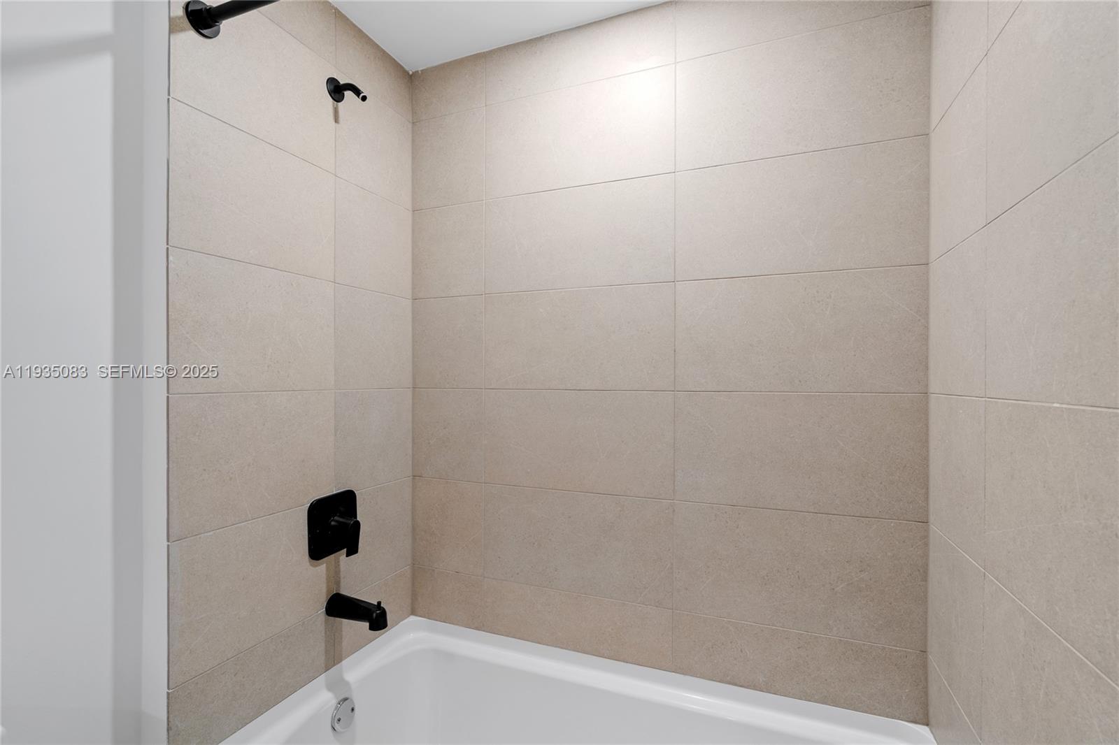 225 N Miami Ave Unit: 2012