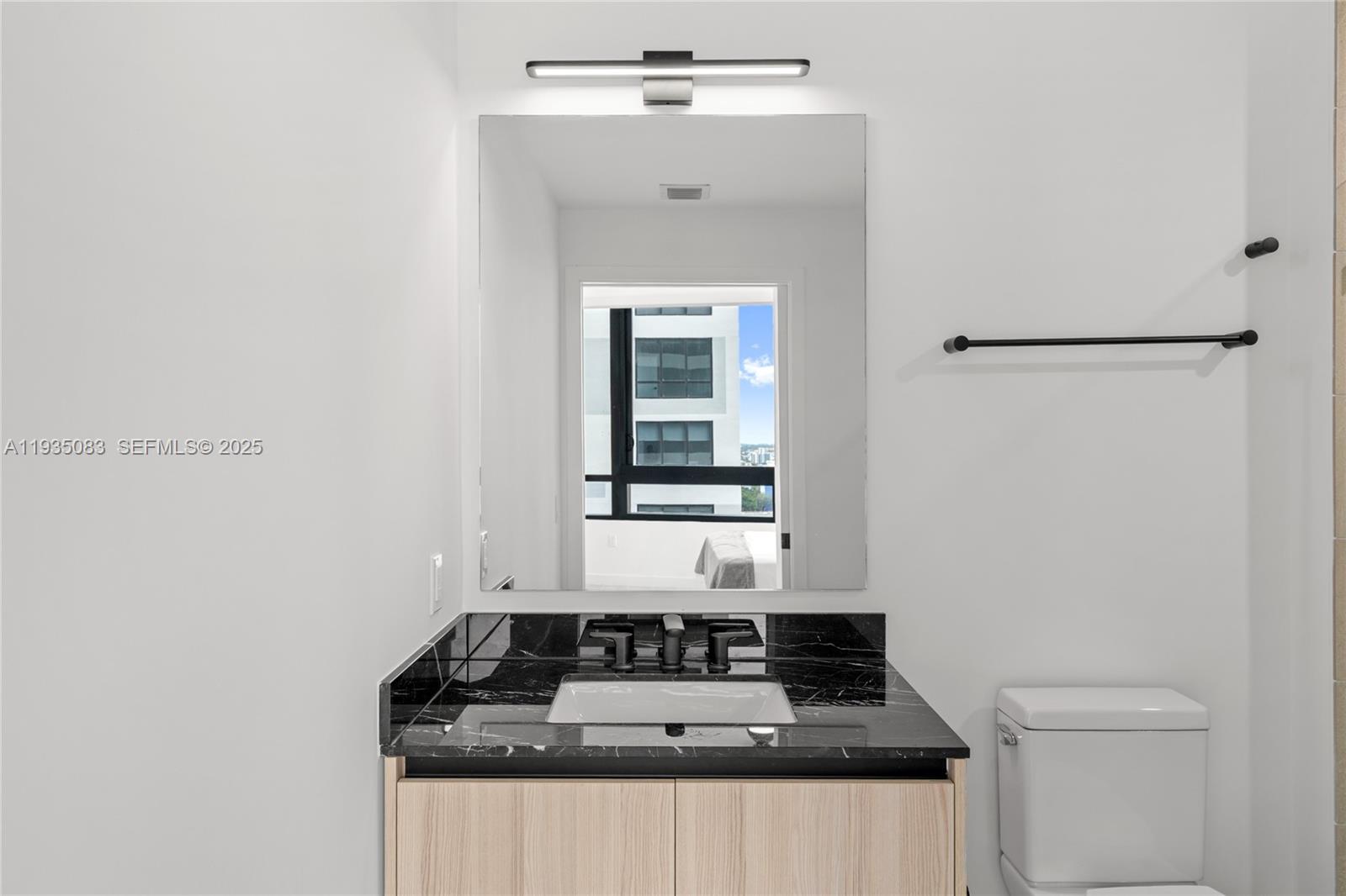225 N Miami Ave Unit: 2012