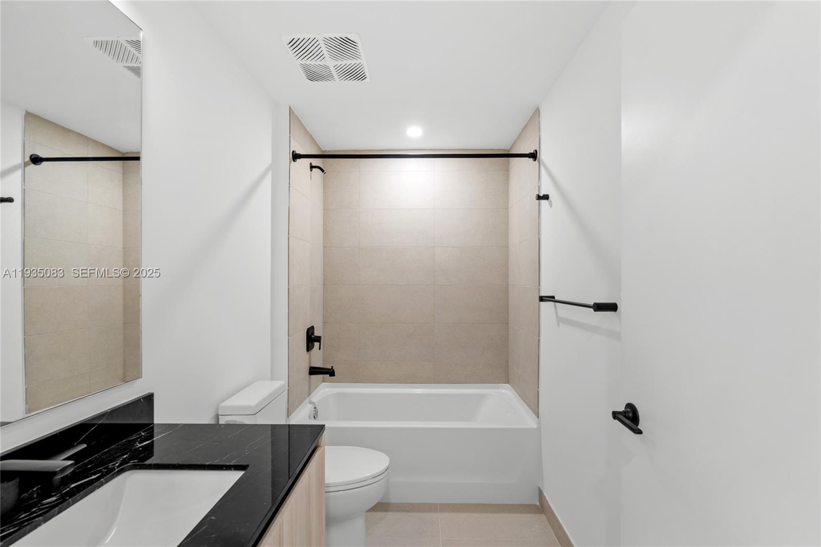 225 N Miami Ave Unit: 2012