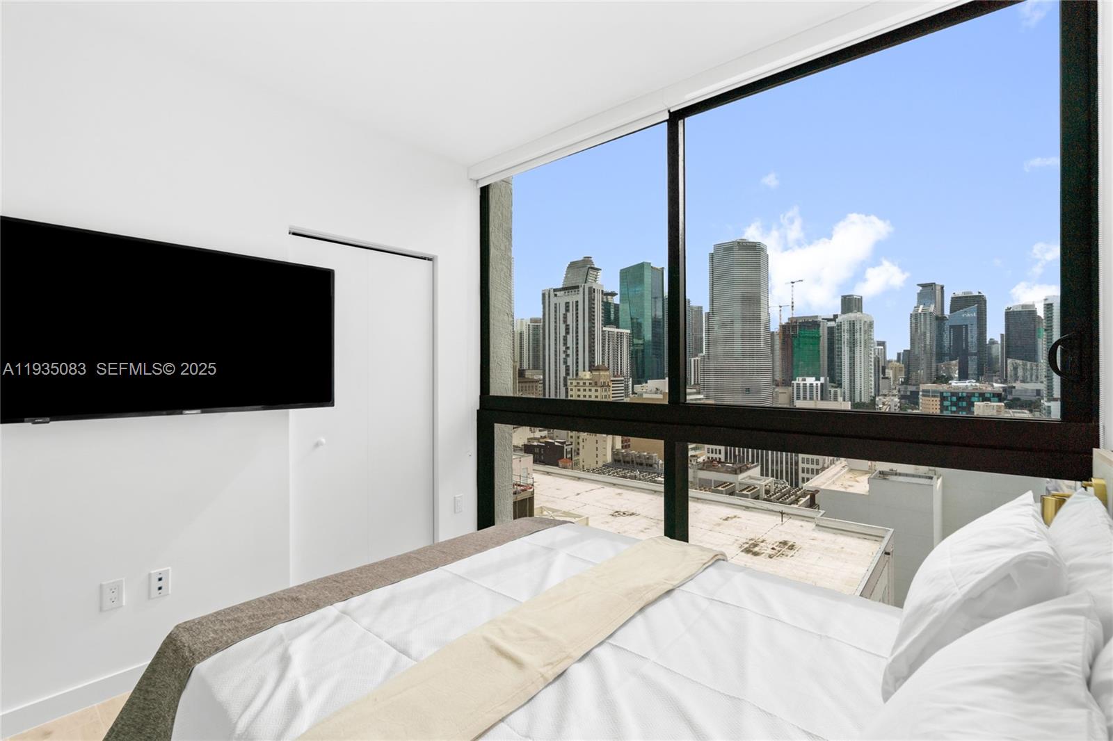 225 N Miami Ave Unit: 2012