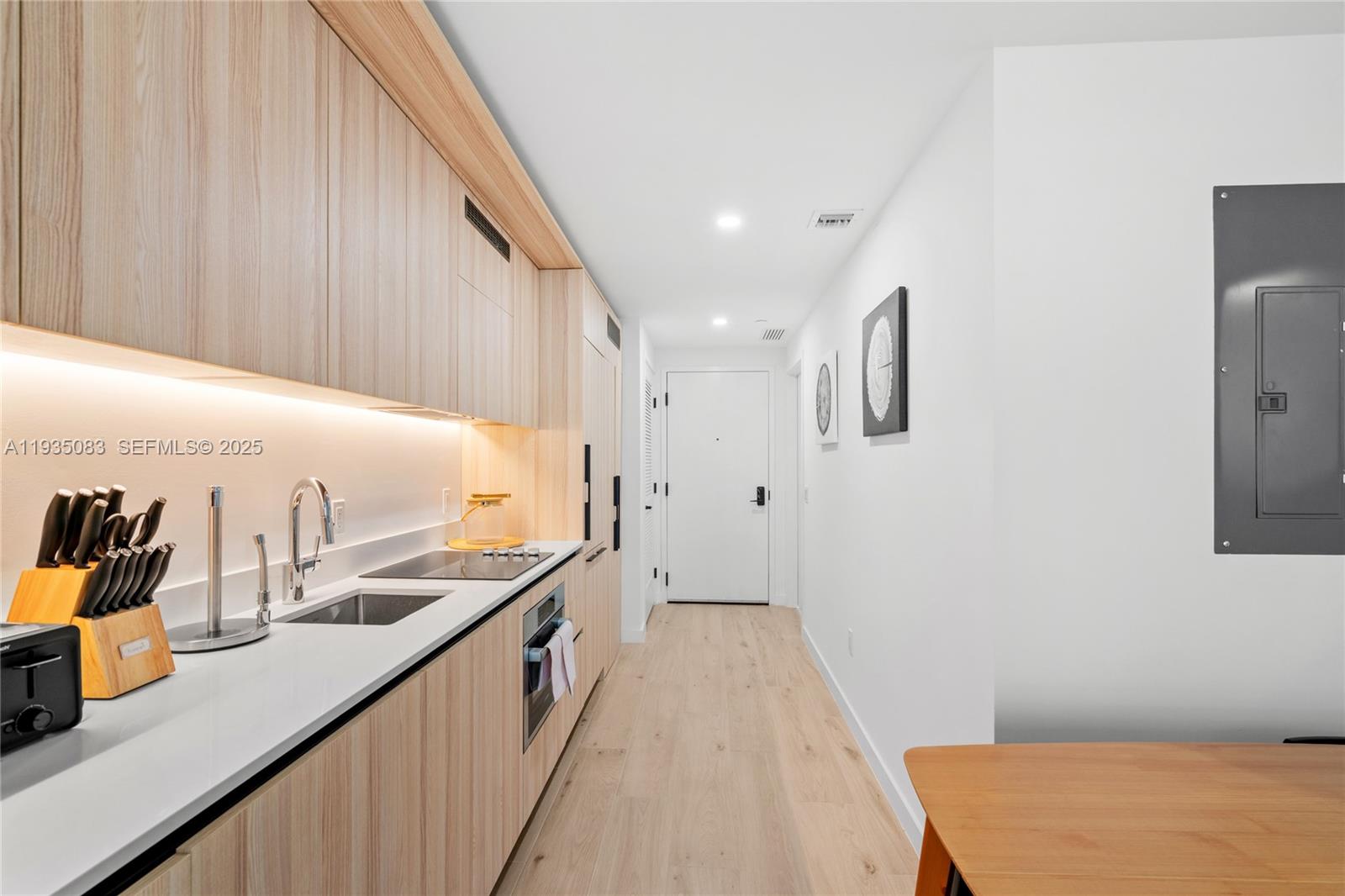 225 N Miami Ave Unit: 2012