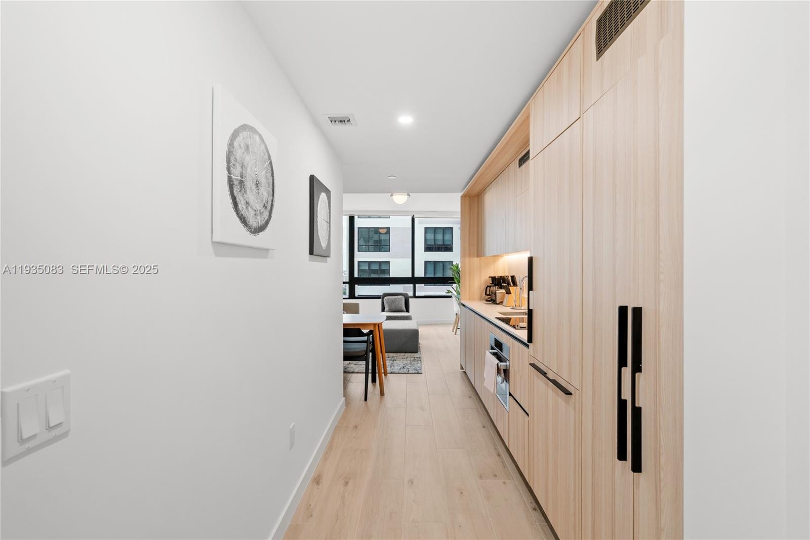 225 N Miami Ave Unit: 2012