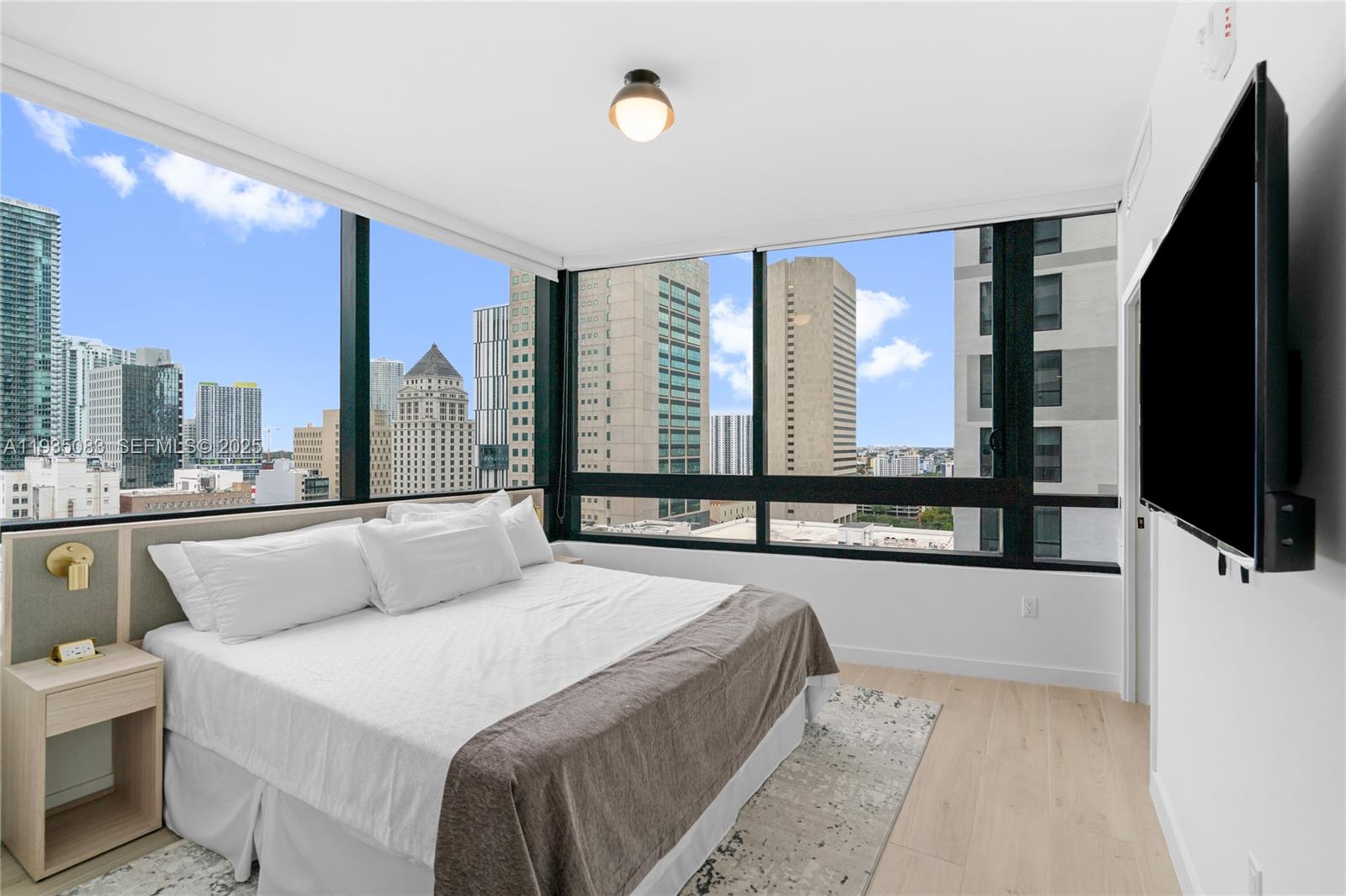 225 N Miami Ave Unit: 2012