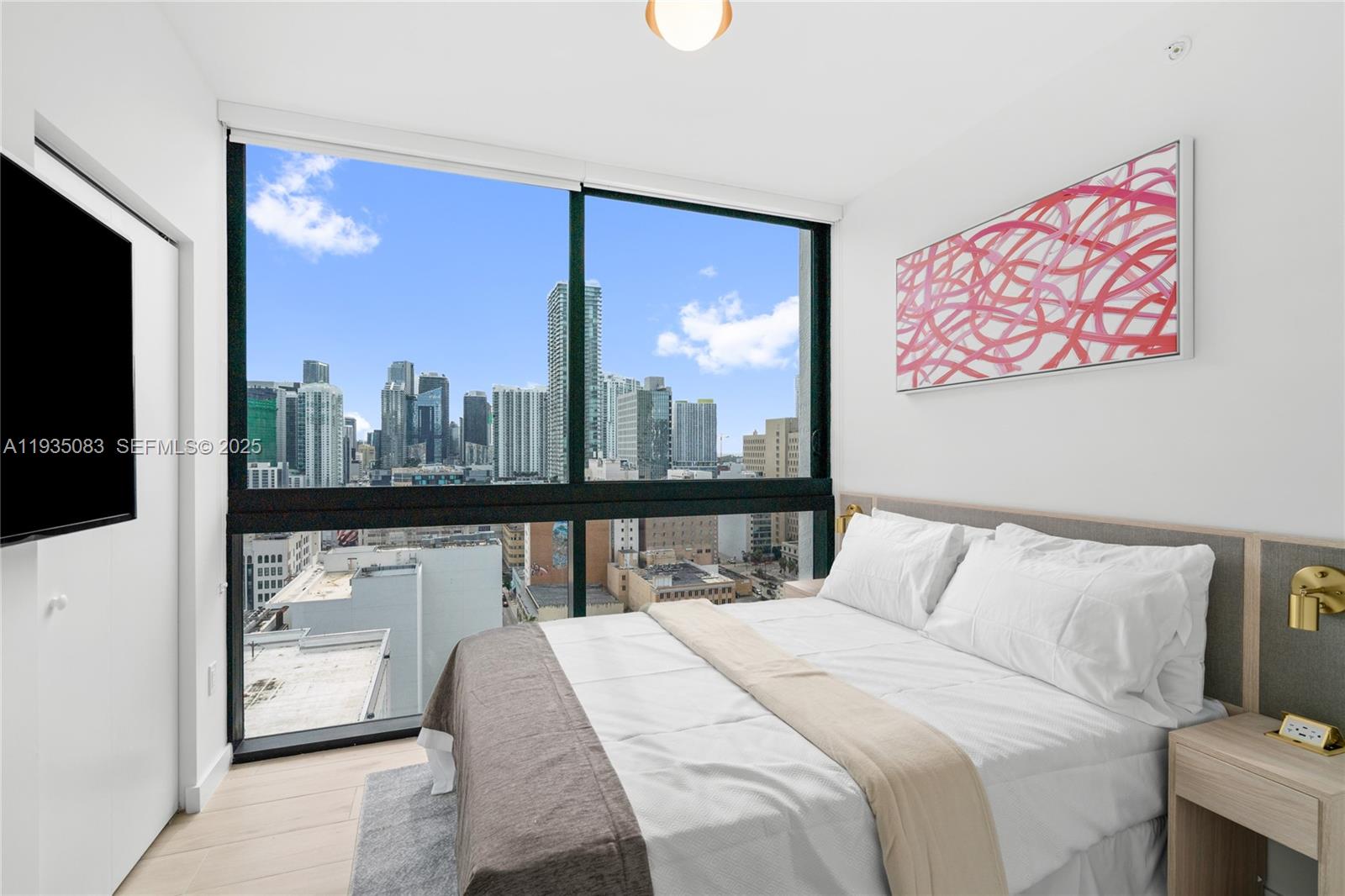 225 N Miami Ave Unit: 2012