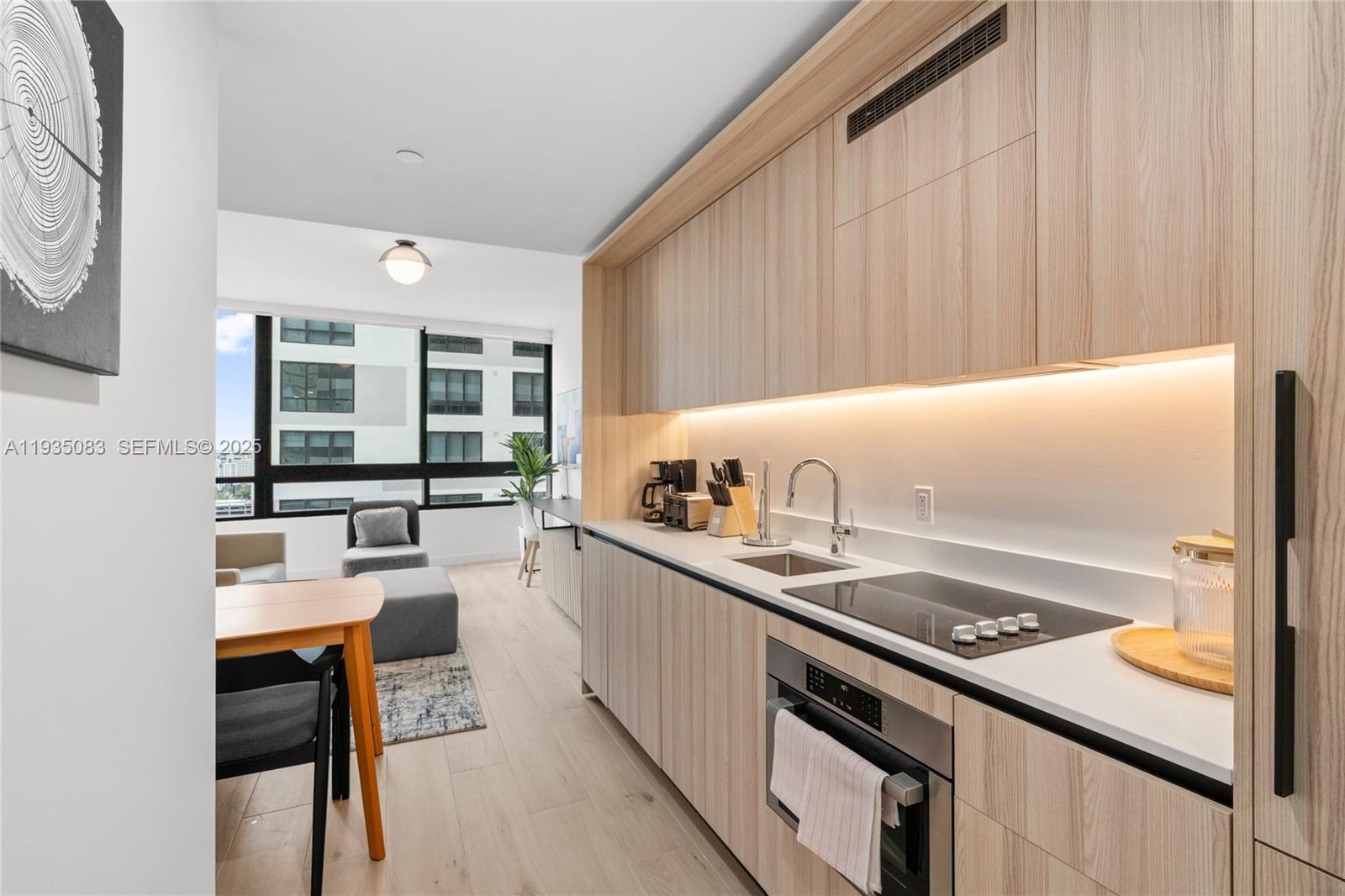 225 N Miami Ave Unit: 2012