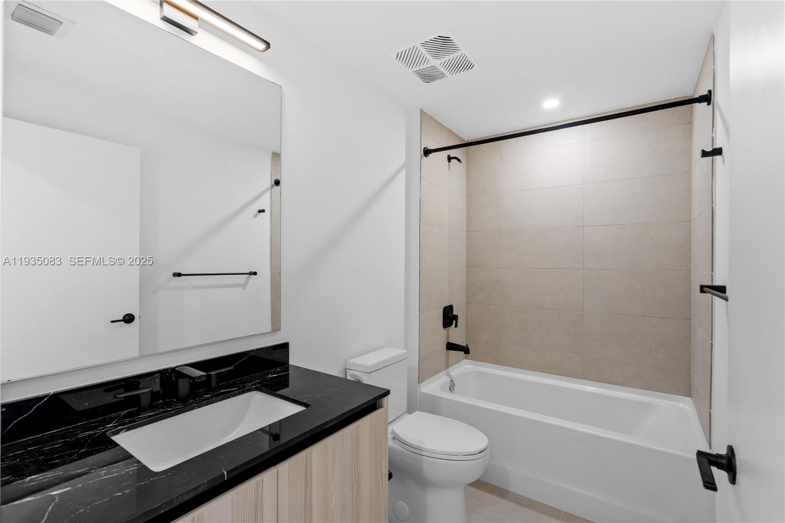 225 N Miami Ave Unit: 2012