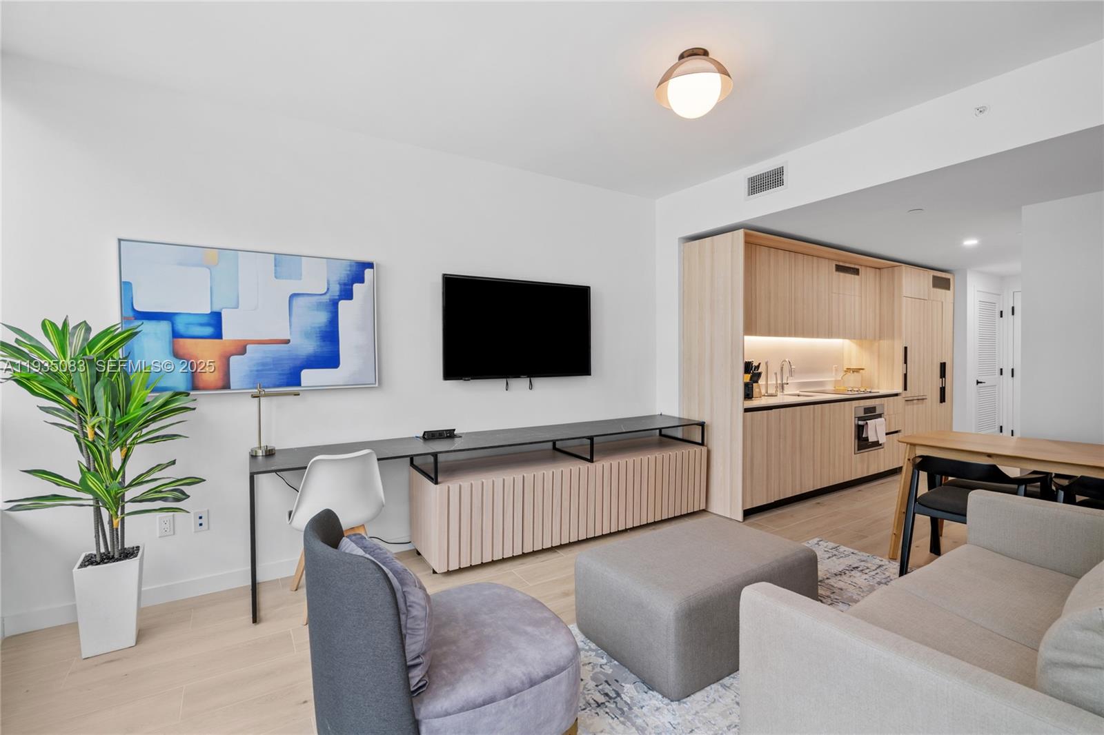 225 N Miami Ave Unit: 2012