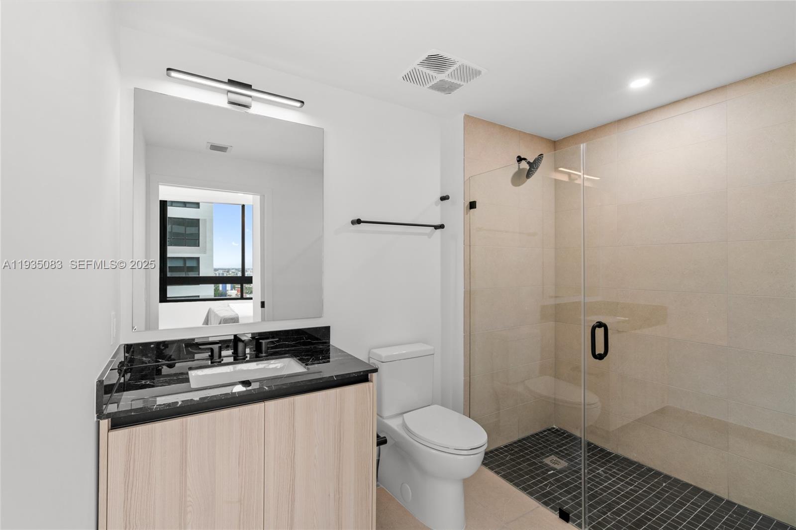 225 N Miami Ave Unit: 2012