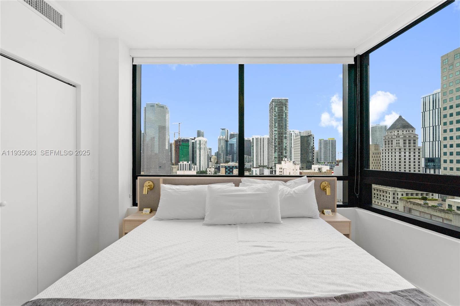 225 N Miami Ave Unit: 2012