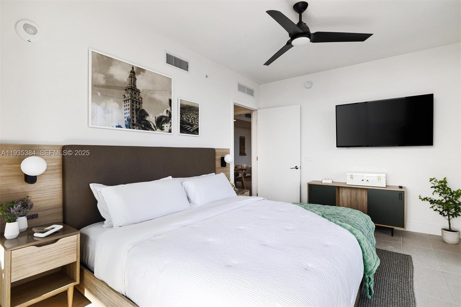 159 NE 6th St # 4305