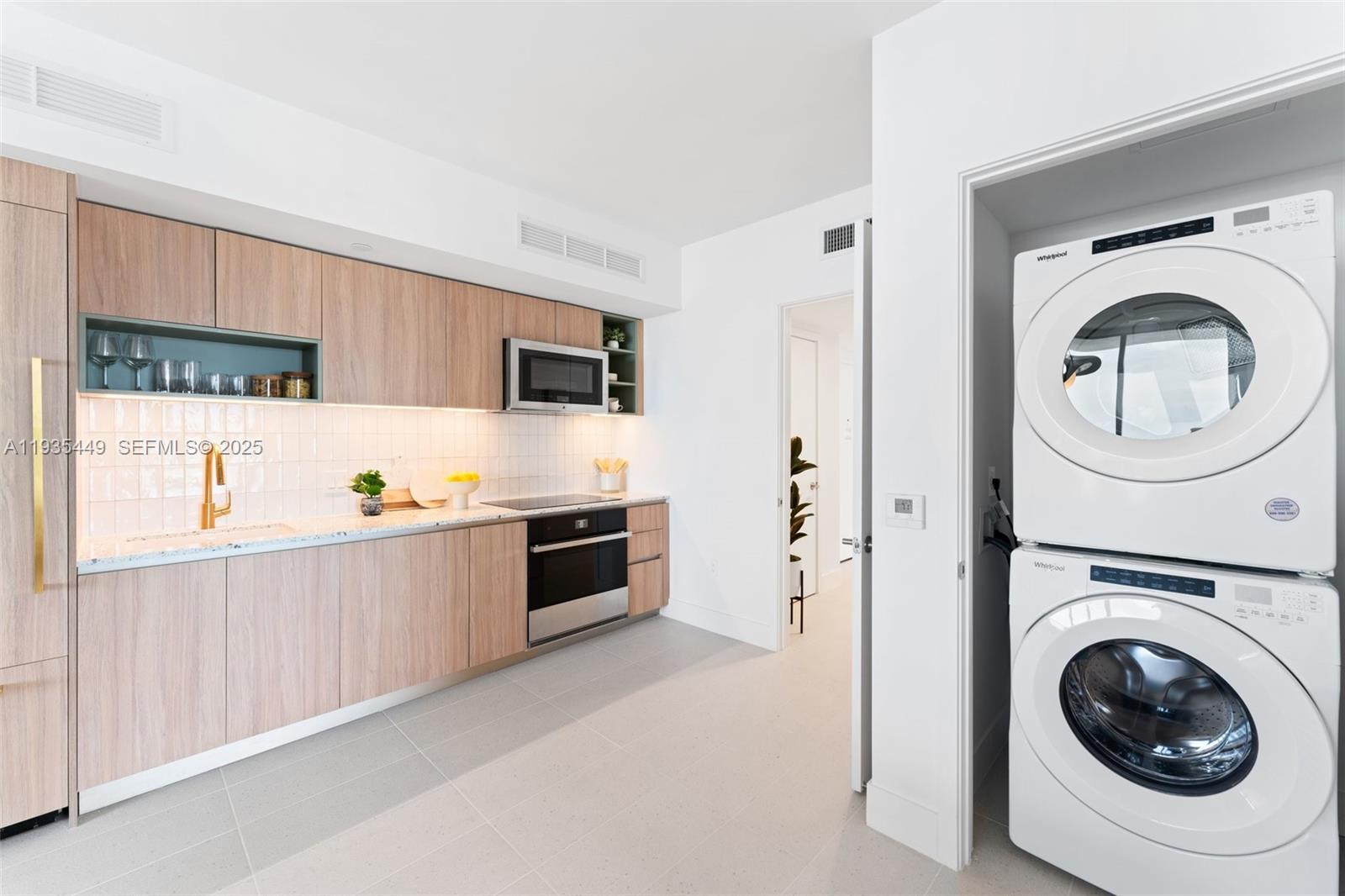 159 NE 6th St # 4415