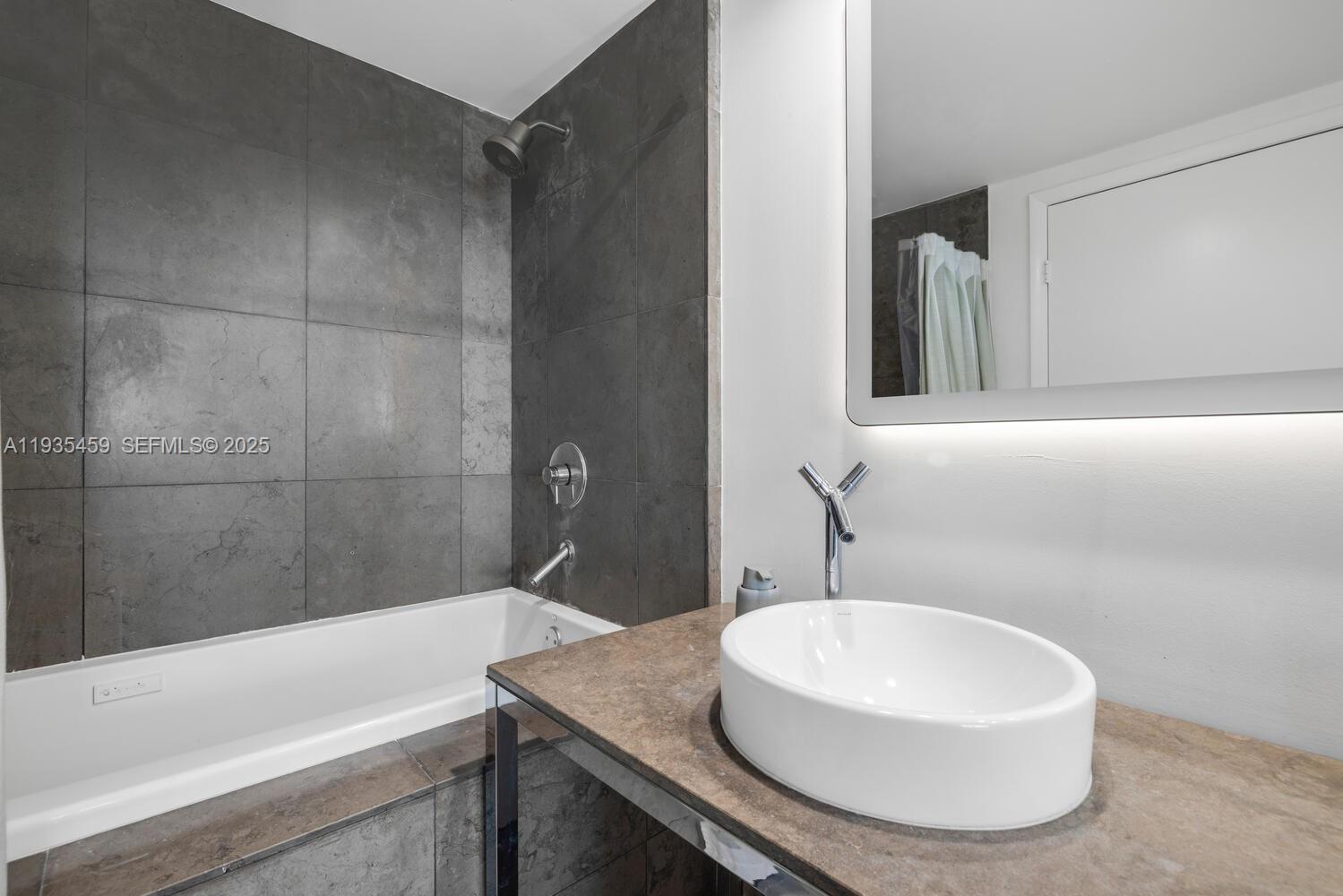 475 Brickell Ave # 3314