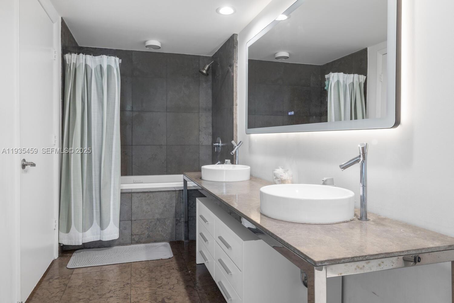 475 Brickell Ave # 3314