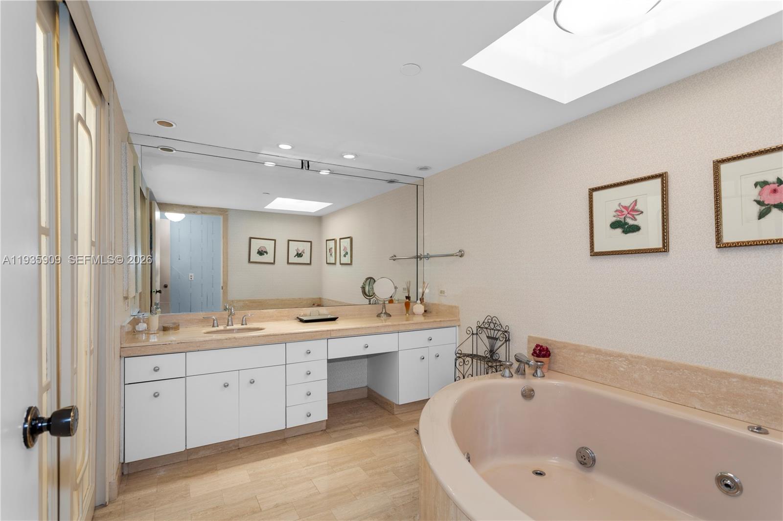 19707 Turnberry Way Unit: 17-E