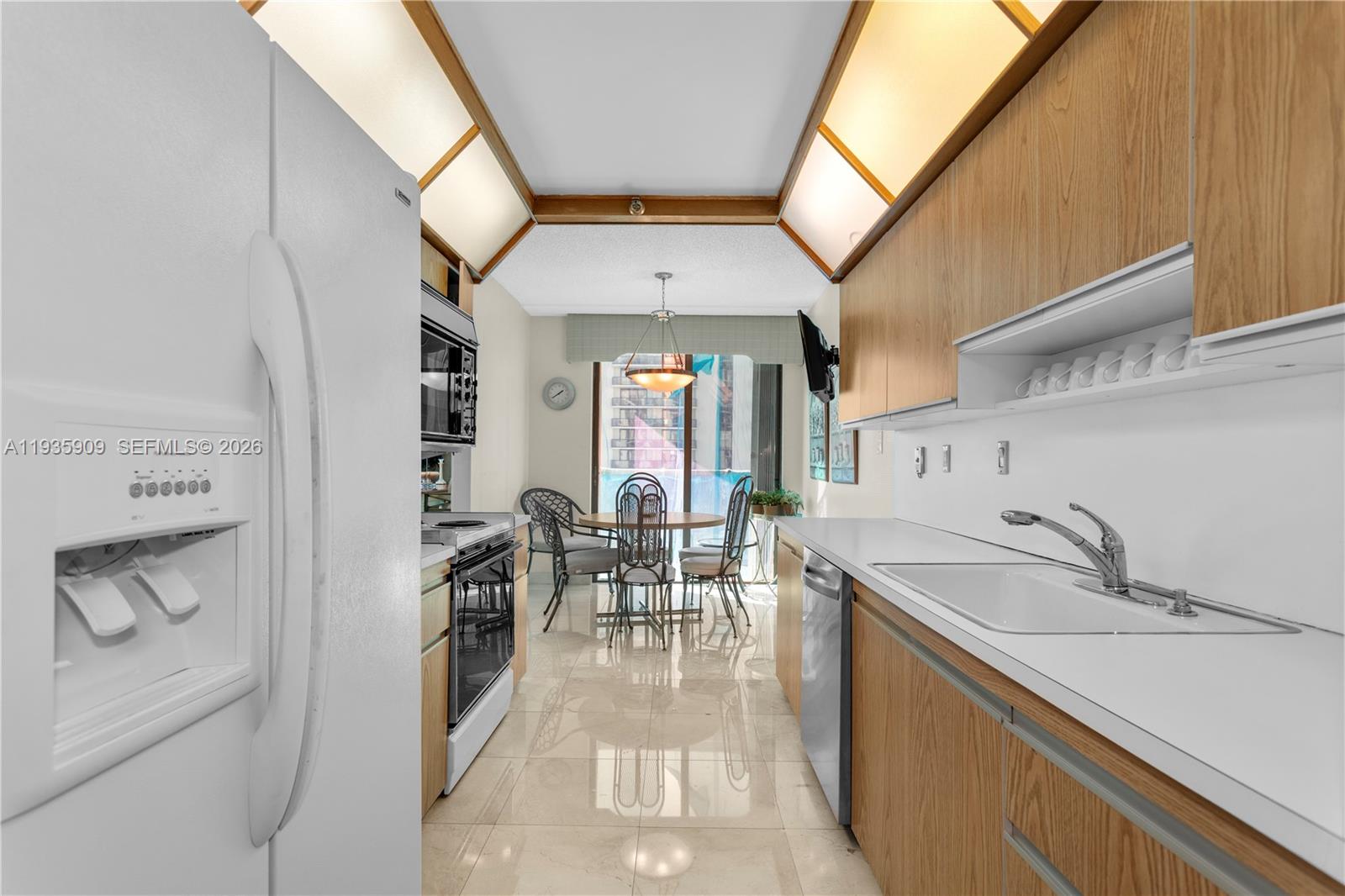 19707 Turnberry Way Unit: 17-E
