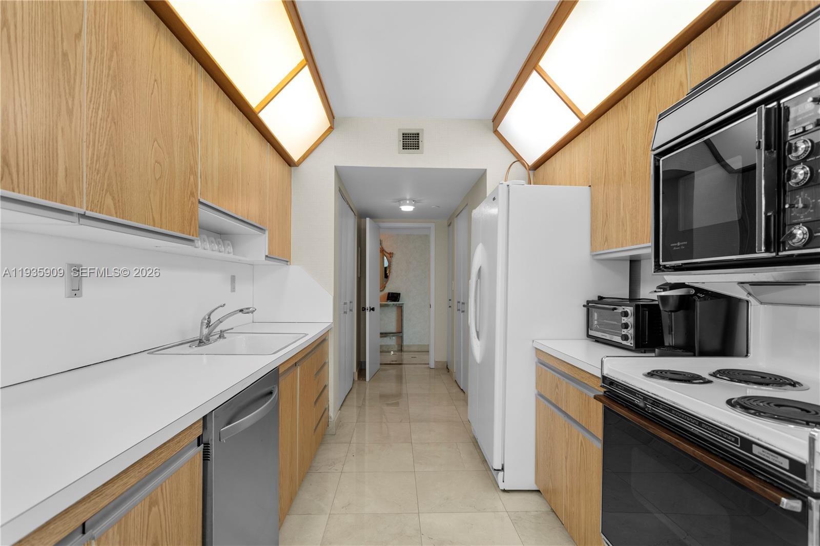 19707 Turnberry Way Unit: 17-E