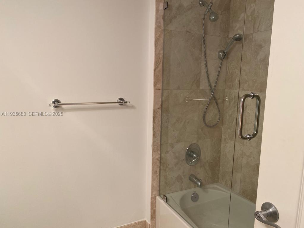 2101 Brickell Ave # 1001