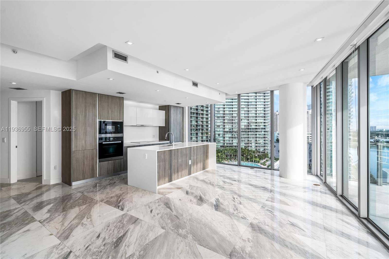 2900 NE 7th Ave # 1402