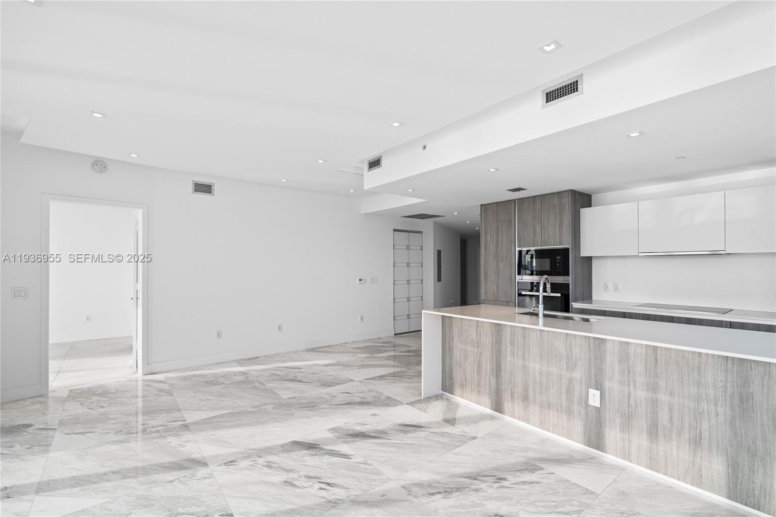 2900 NE 7th Ave # 1402