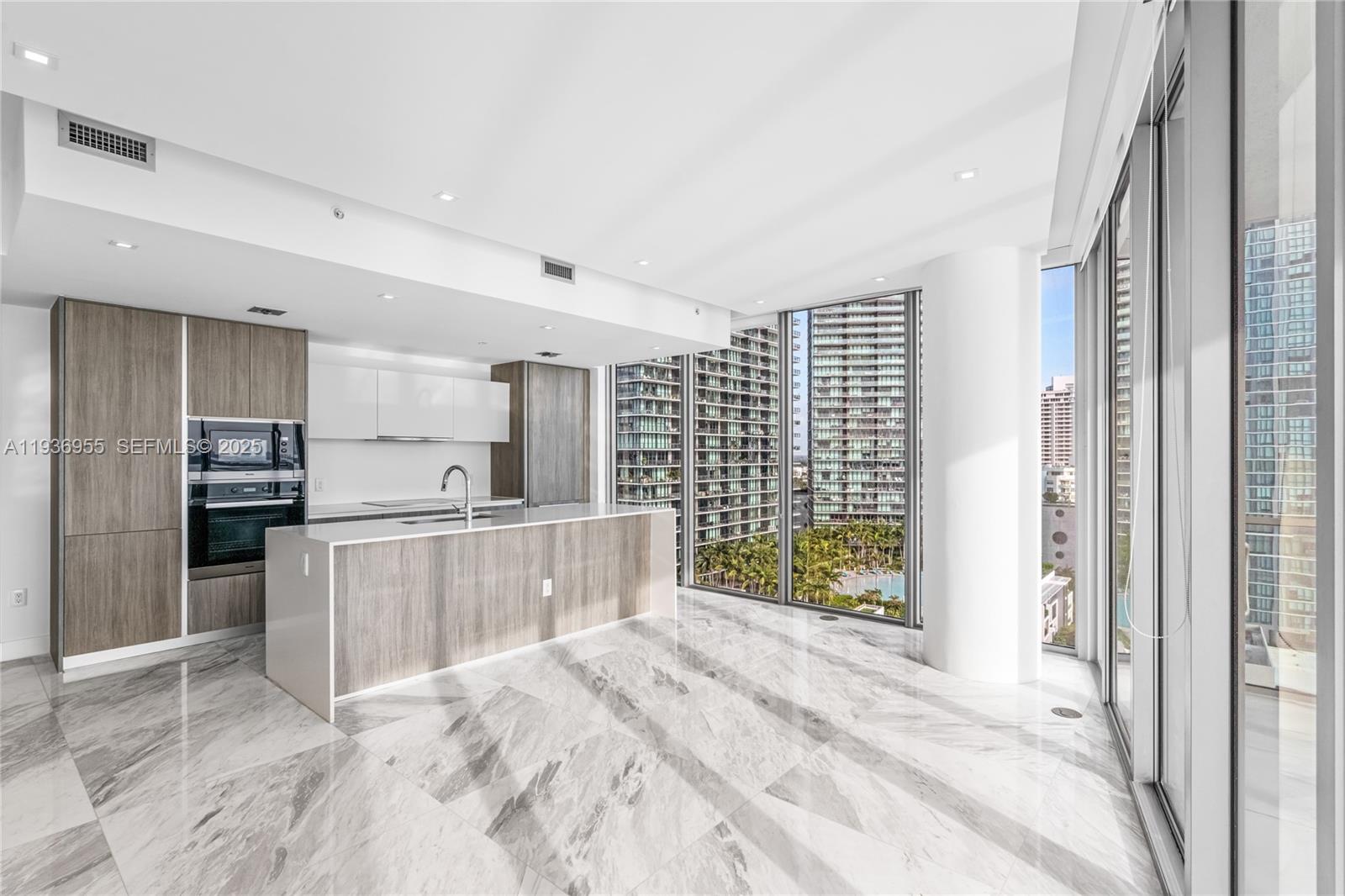 2900 NE 7th Ave # 1402