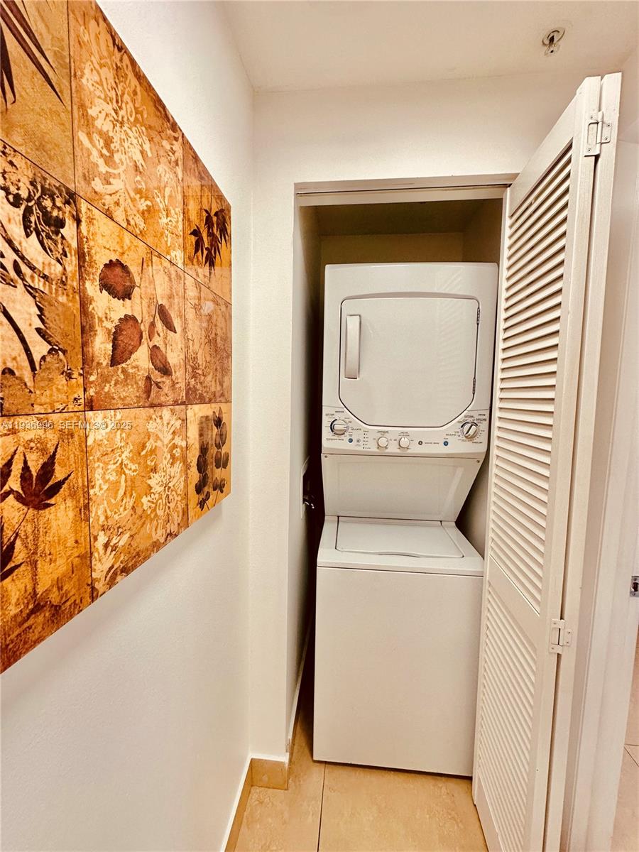 185 SE 14th Ter # 904