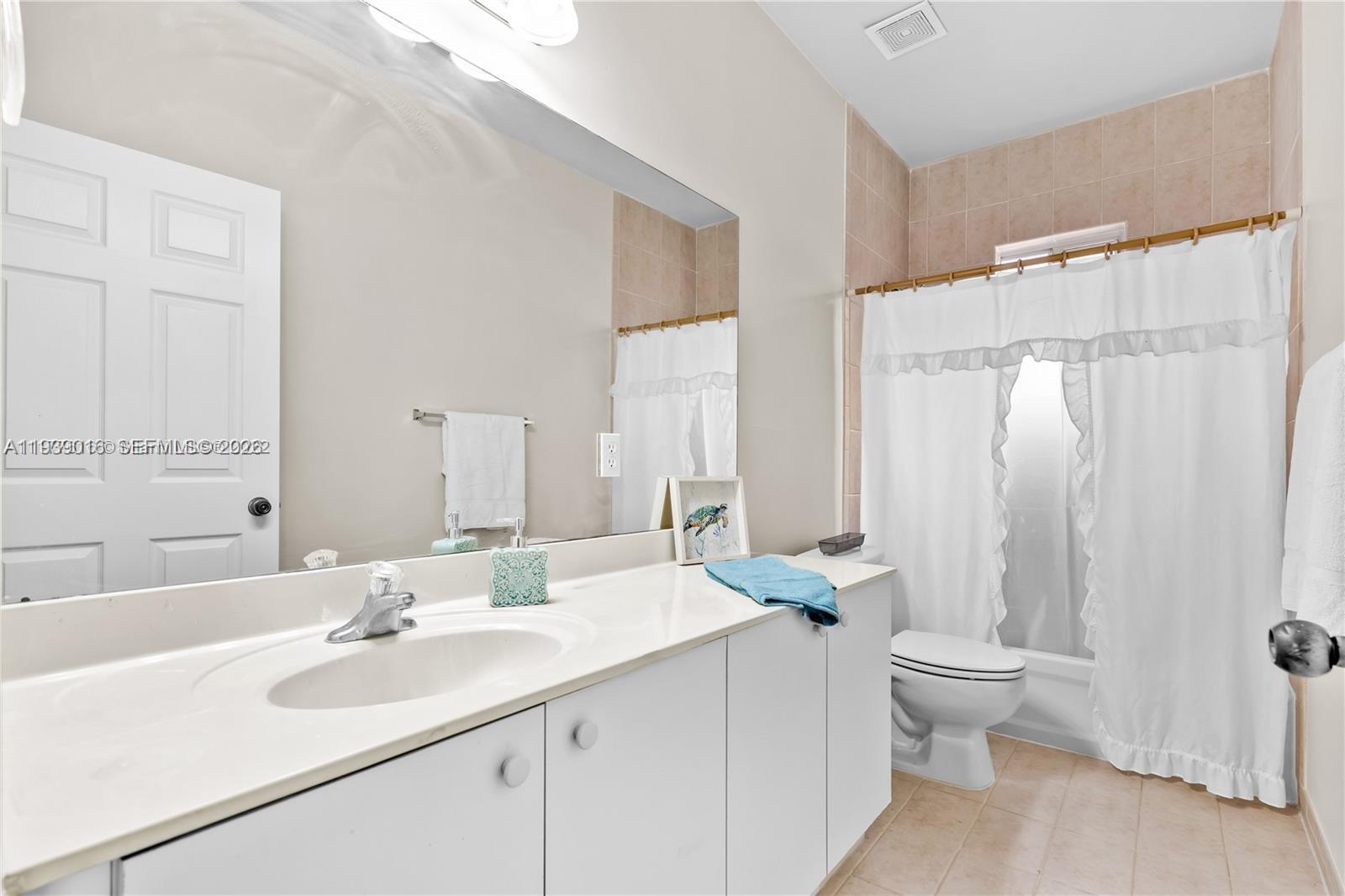 1081 NE 41st Ter