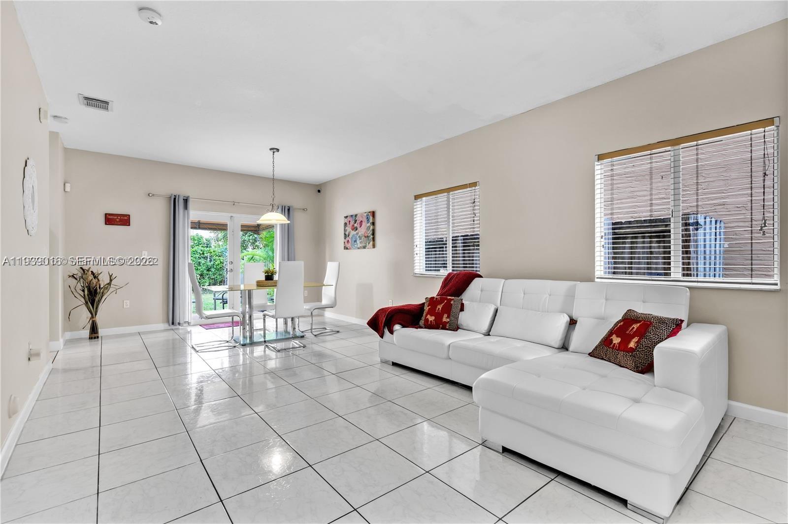 1081 NE 41st Ter