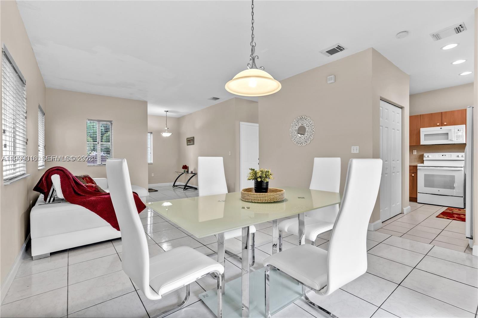 1081 NE 41st Ter