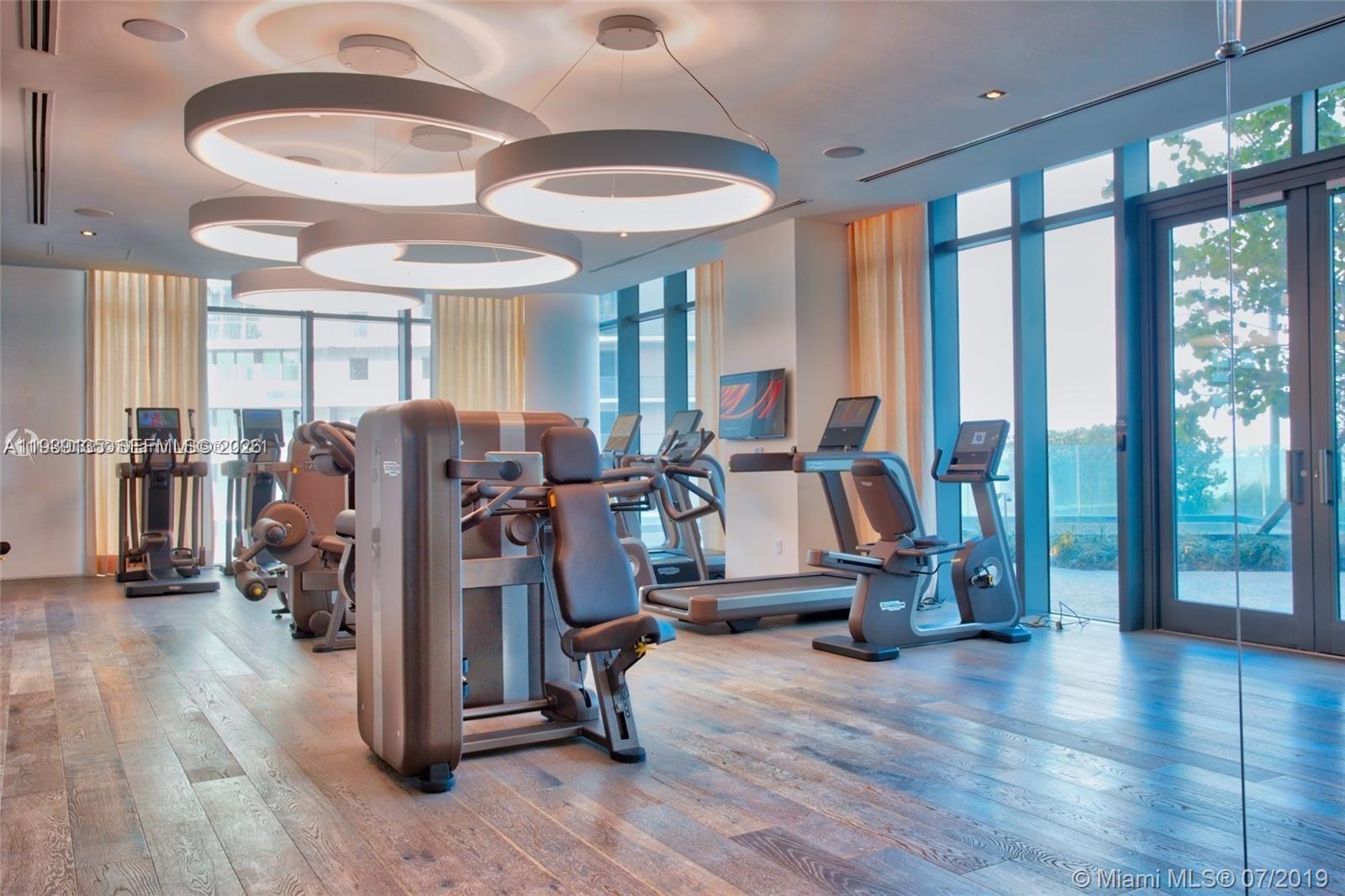 650 NE 32nd St # 3503