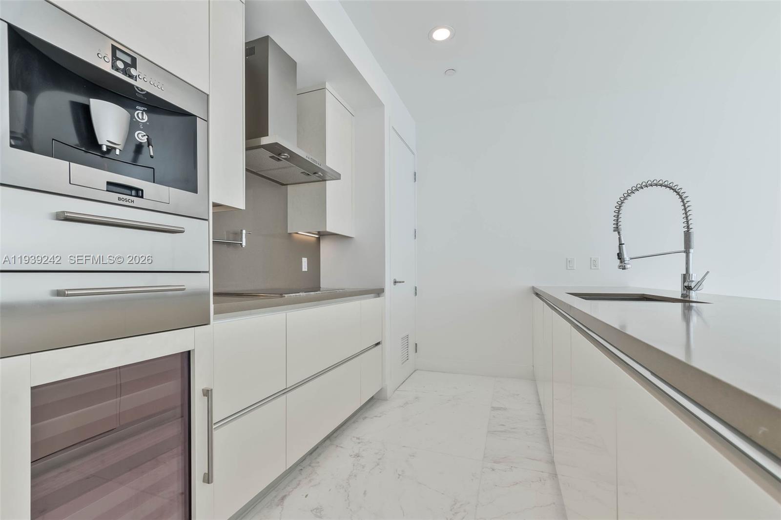 17475 Collins Ave # 2003