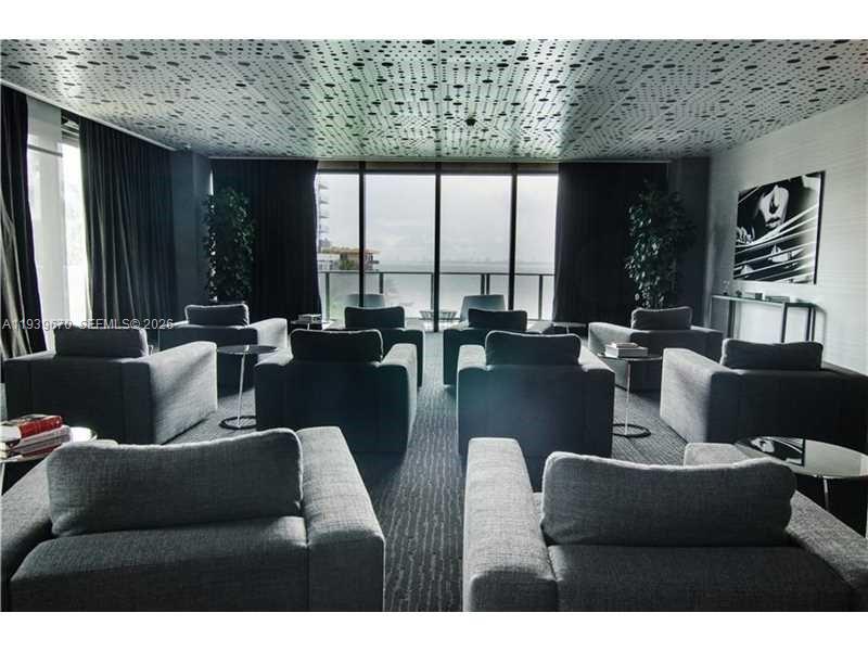 460 NE 28th St # 2505